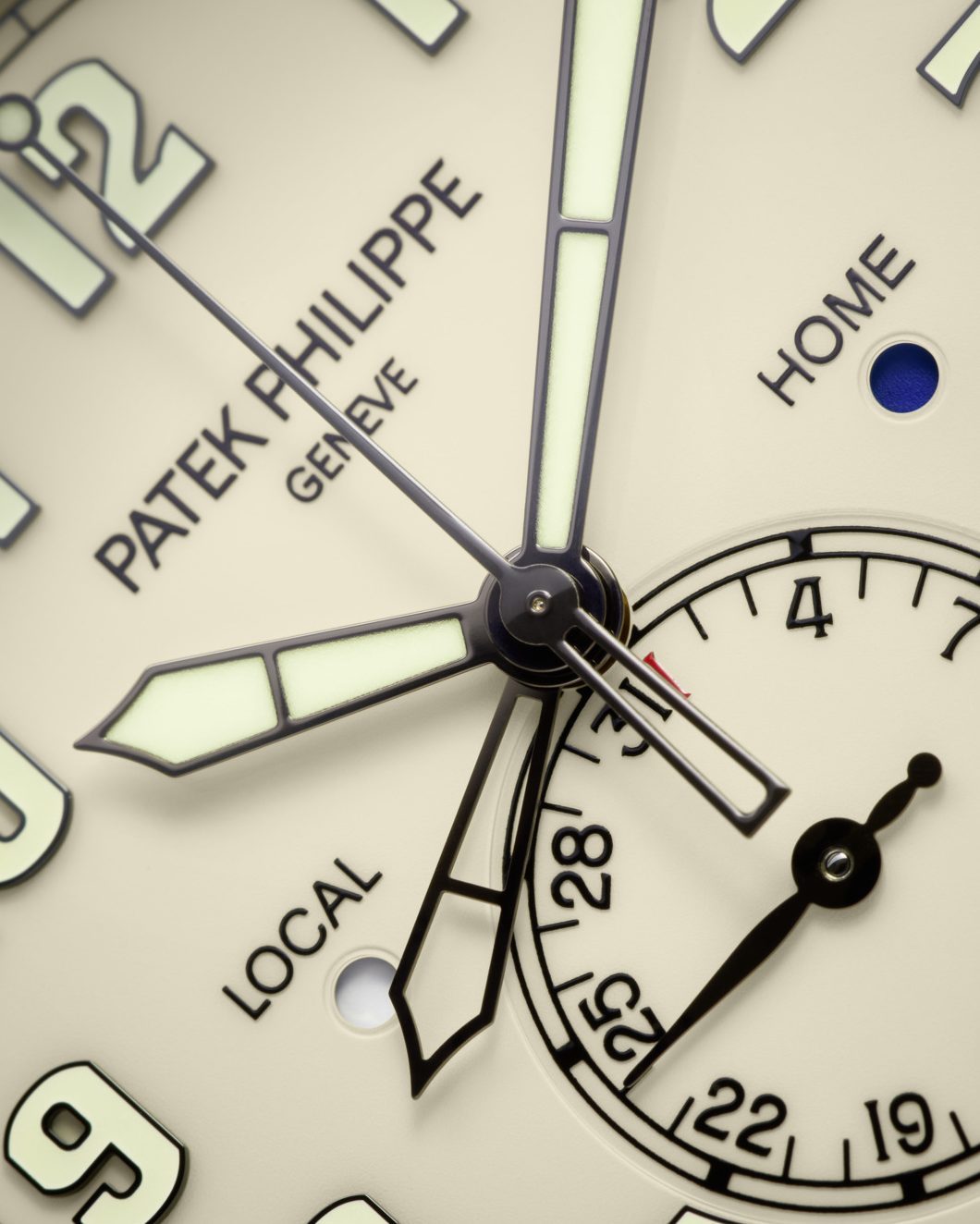 Patek Philippe百達翡麗2025 Calatrava飛行員兩地時間腕錶5524G-010|飛越兩地時區的藝術