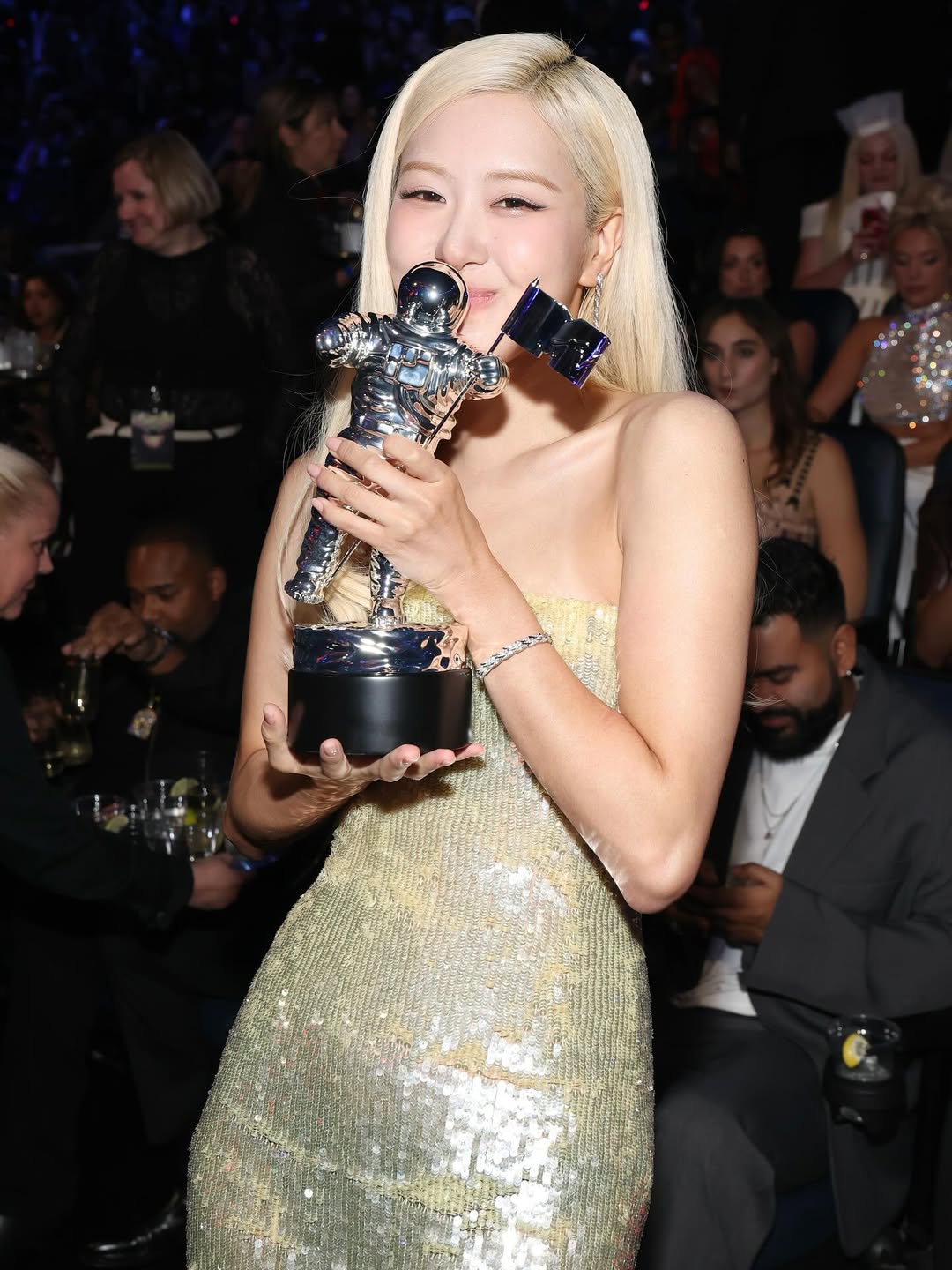 Oscar de la Renta創意總監Fernando Garcia與Laura Kim離任｜回顧二人背景與為品牌帶來的時尚轉型