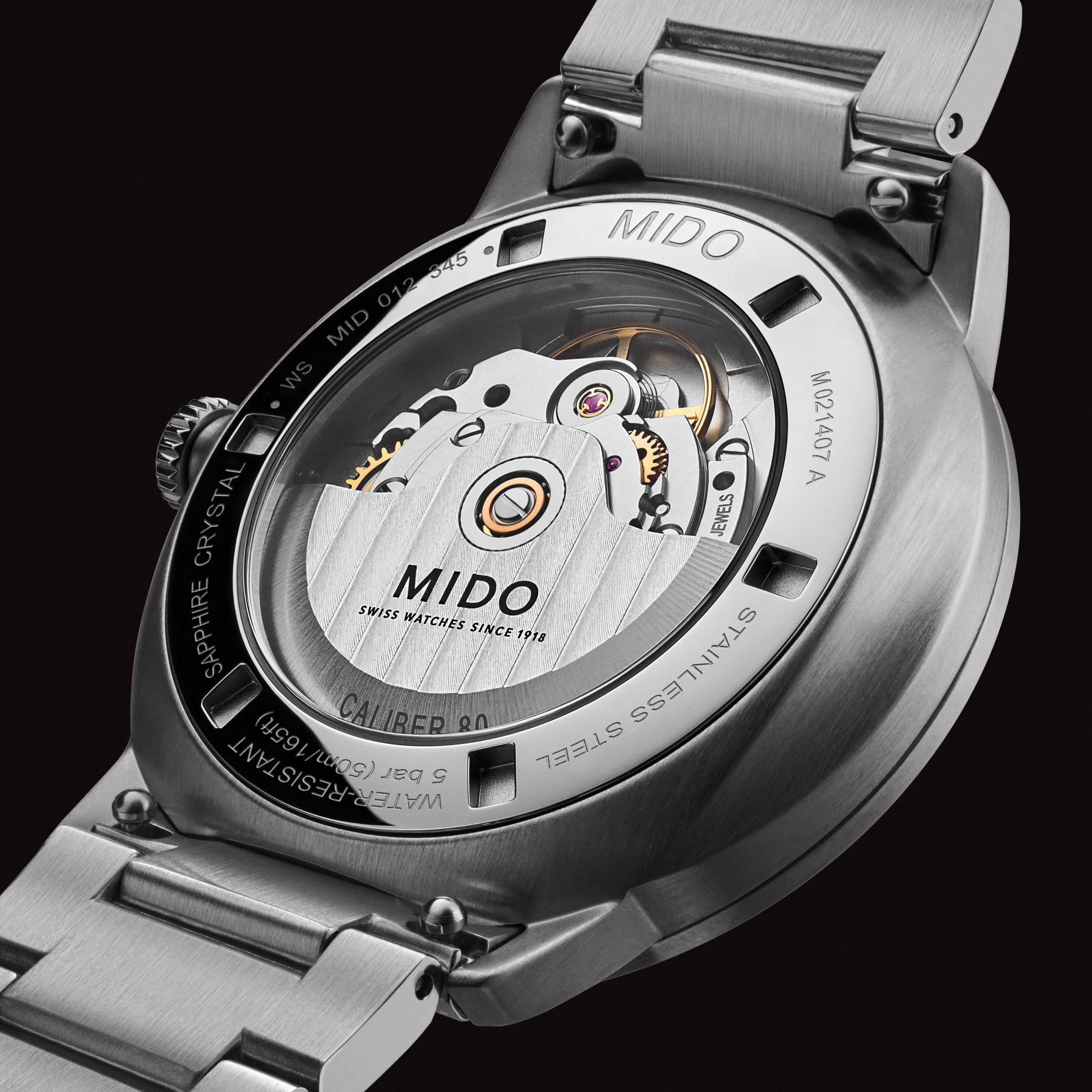 腕錶搭載的Caliber 80 自動機芯有效抗磁和防震,以ETA C07.611 為基礎,內設Nivachron™ 鈦金屬游絲,提供時間和日曆顯示功能,動力儲存80小時。PHOTO/ MIDO