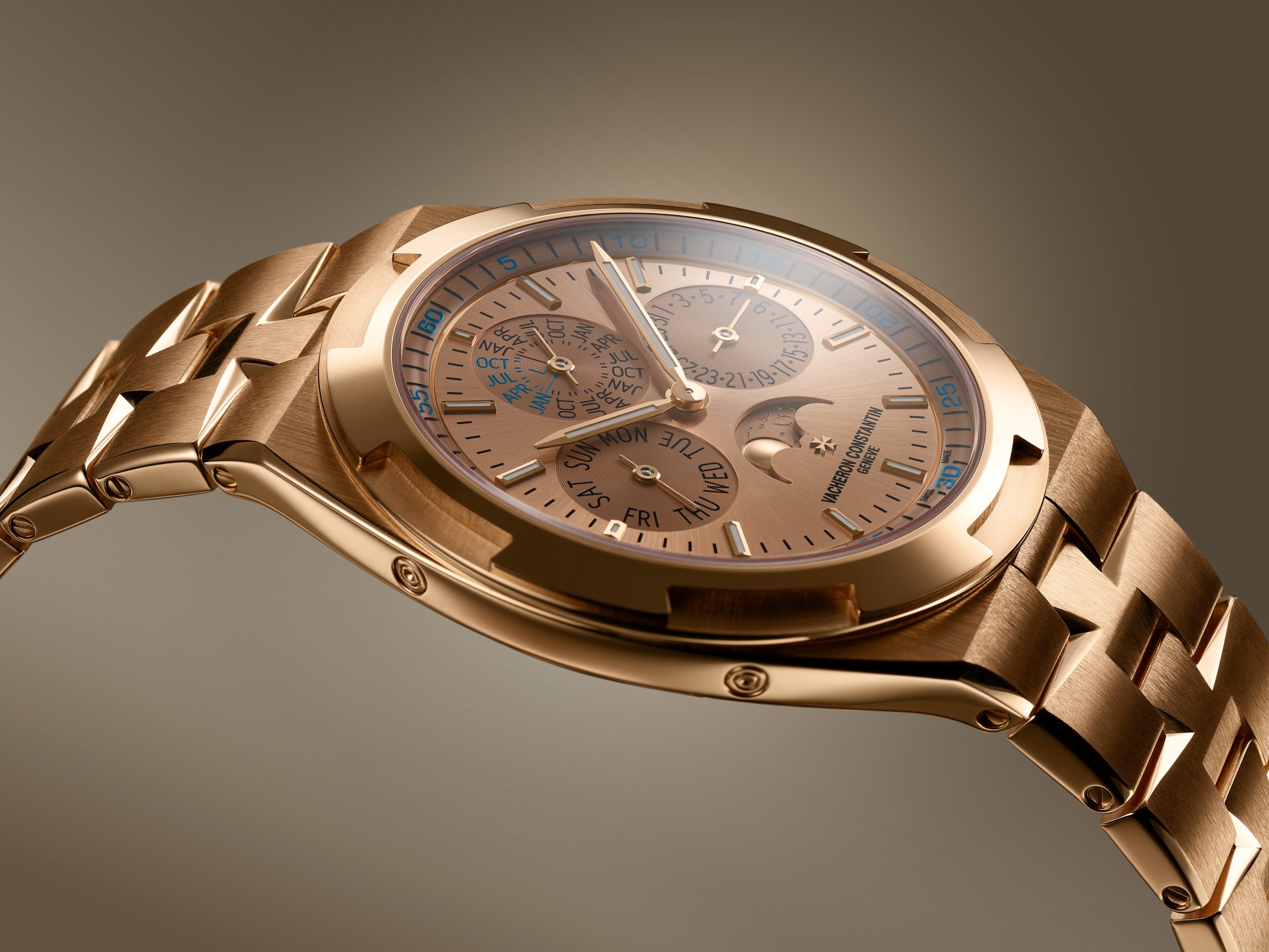 Vacheron Constantin江詩丹頓Overseas系列超薄萬年曆腕錶：通體粉紅金綻放溫潤光澤
