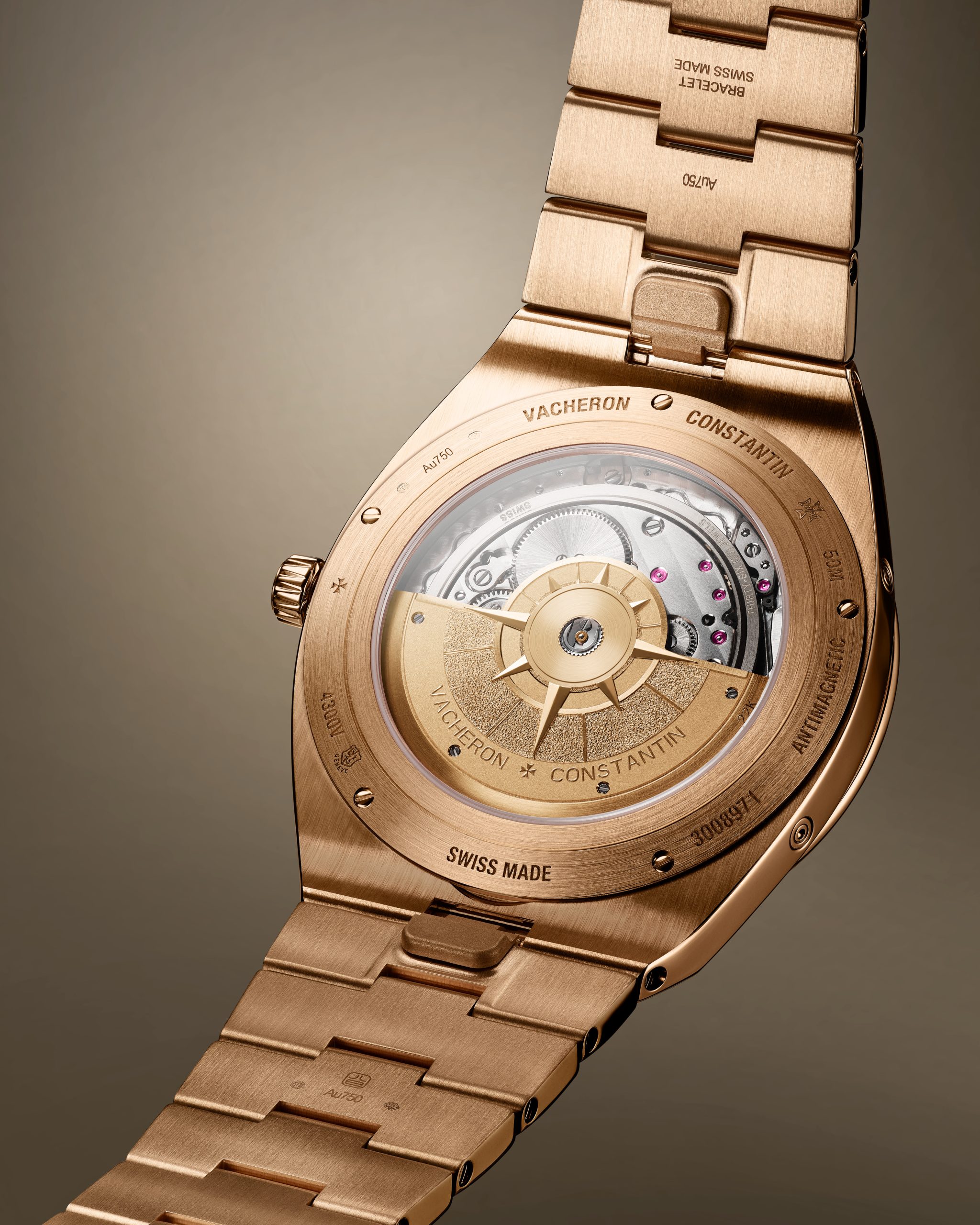 Vacheron Constantin江詩丹頓Overseas系列超薄萬年曆腕錶：通體粉紅金綻放溫潤光澤