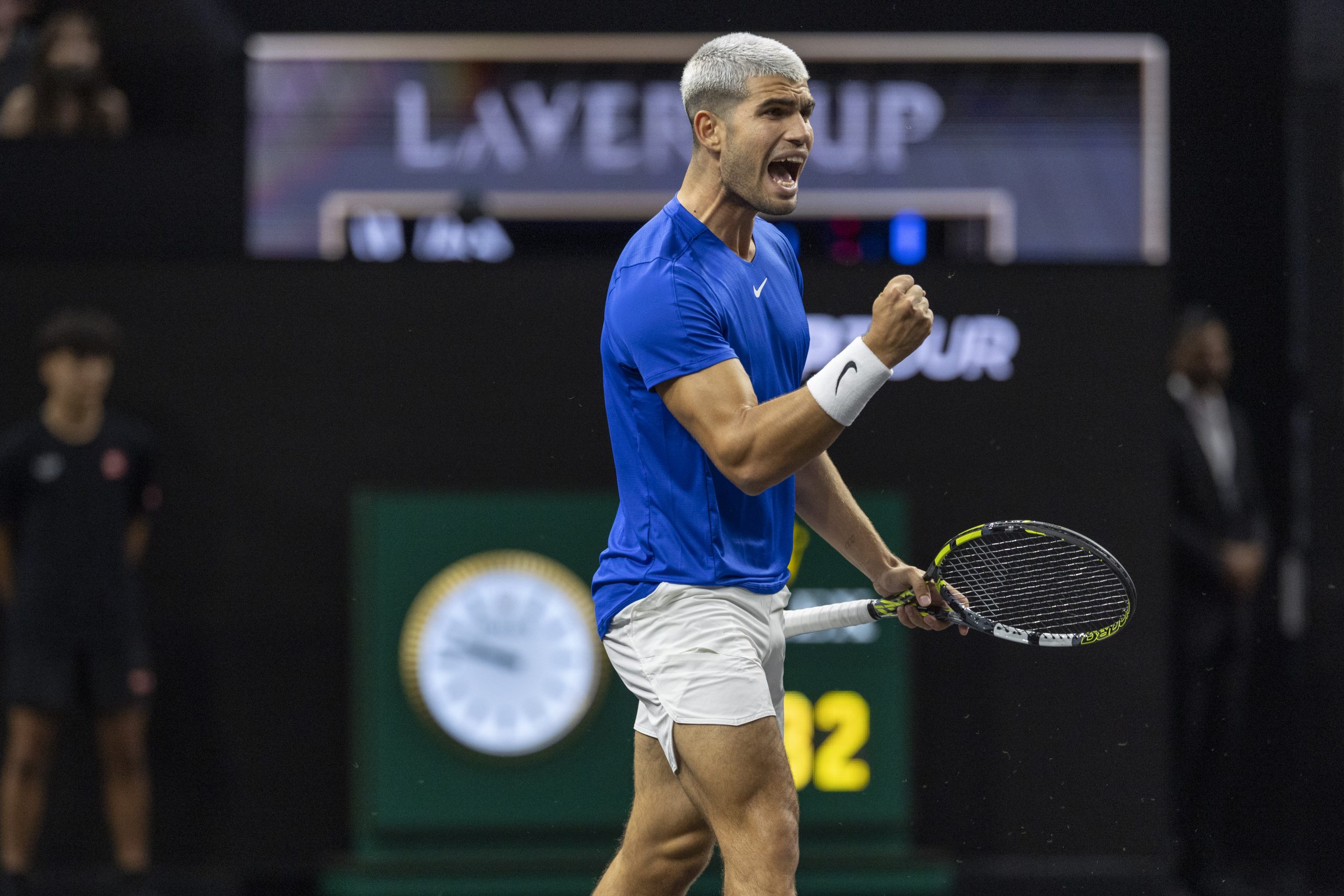 Rolex勞力士代言人、ATP世界排名第一位的西班牙網球好手Carlos Alcaraz代表歐洲隊出戰利華盃。他在第三日賽事連打兩場比賽，輕鬆為歐洲隊追回6分總分。PHOTO/©Rolex/ Jed Jacobsohn 