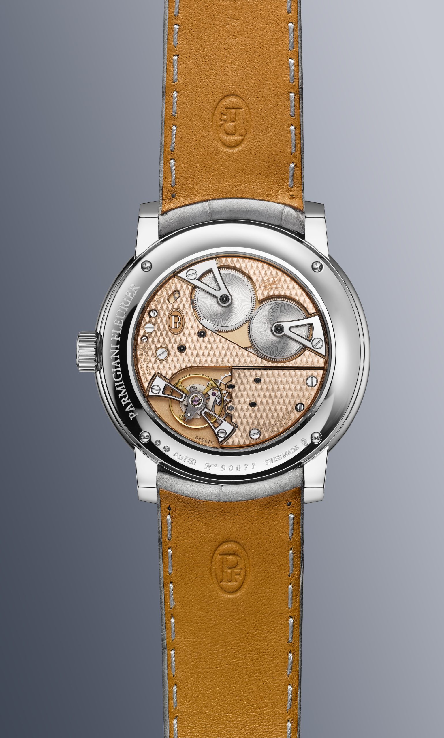 自家PF780手動機芯是品牌專為Toric Petite Seconde腕錶開發，內設雙發條盒，振頻4赫茲，通過中央時針、分針和小秒針指示時間，動力儲備60小時。PHOTO/ PARMIGIANI FLEURIER