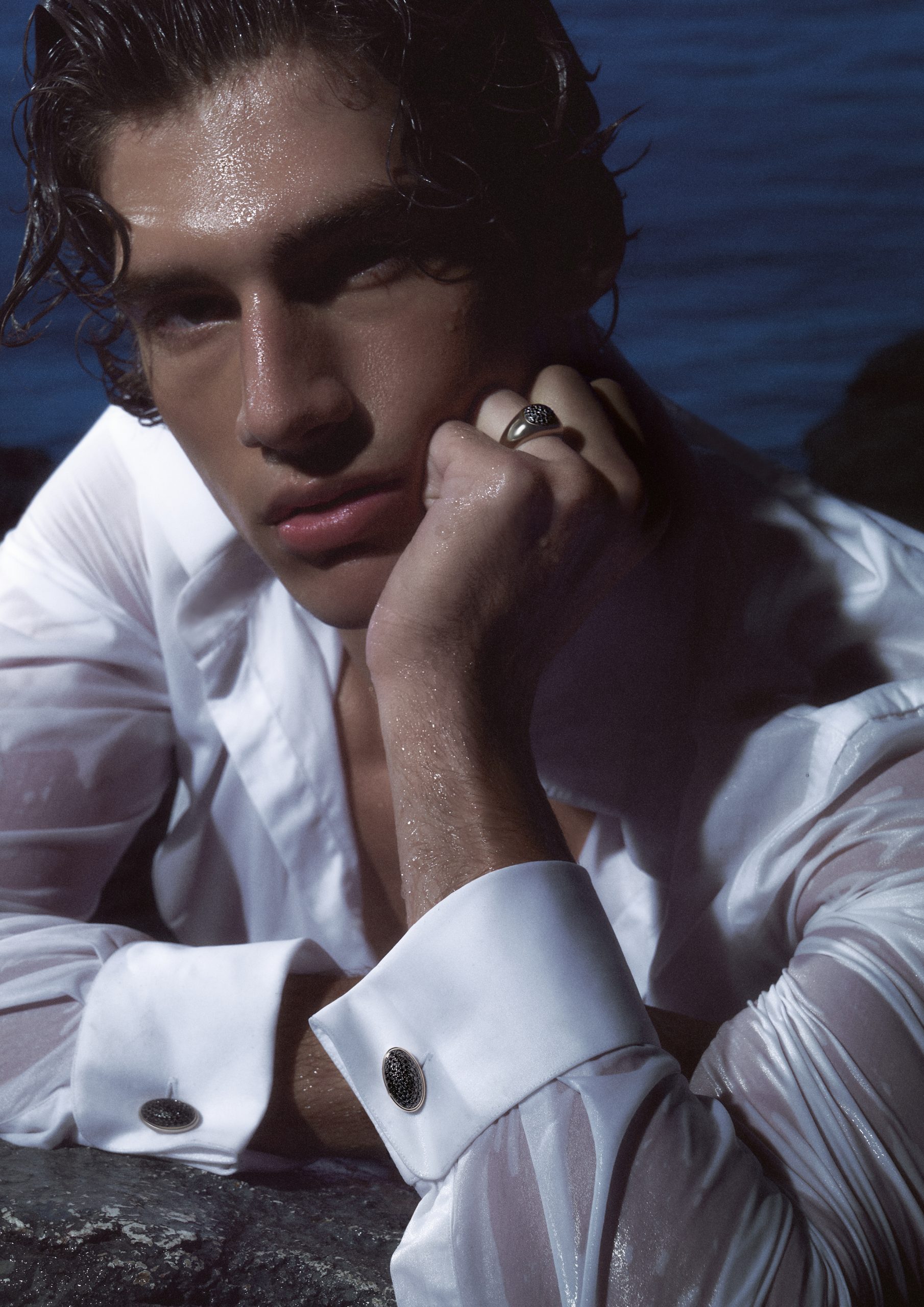 野性之瑰麗｜Giorgio Armani取材火山粗獷質感，打造首個男性珠寶系列