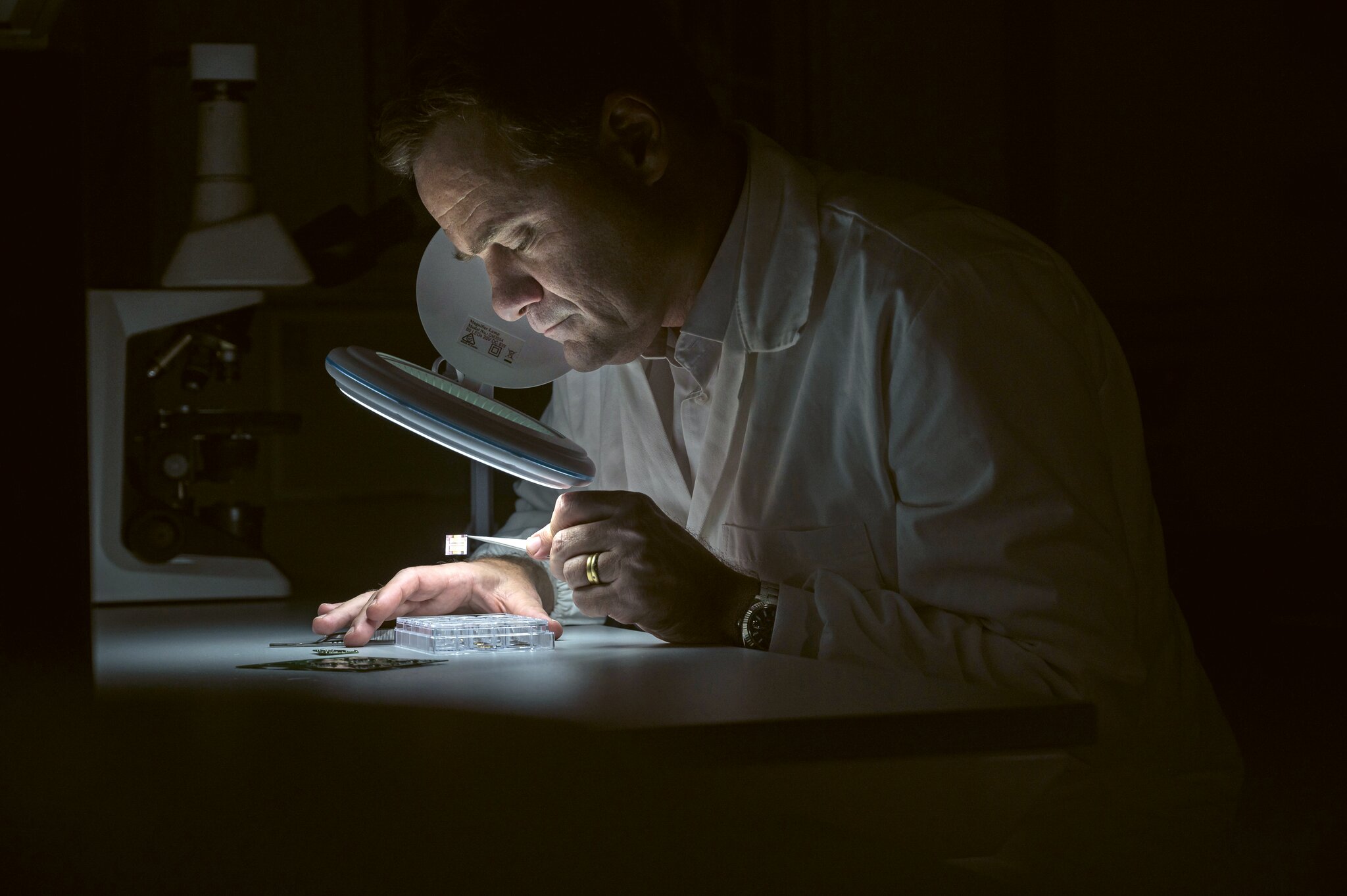 2012年勞力士大獎得主Mark Kendall憑研發納米疫苗接種貼片Nanopatch的專業知識,進一步研發WearOptimo穿戴式微型感應器,能在皮膚表面偵測重要生物訊息。 PHOTO/ ©Rolex/Franck Gazzola