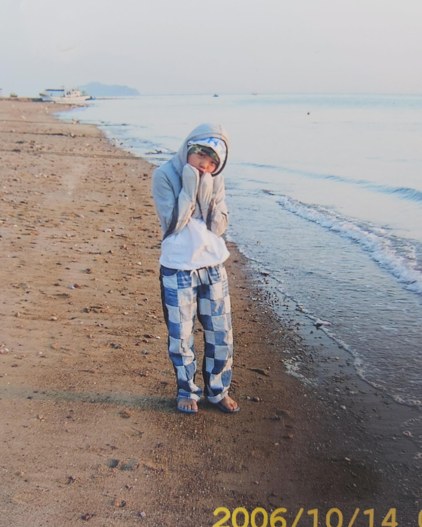 成長背景：自學成才的天才少年