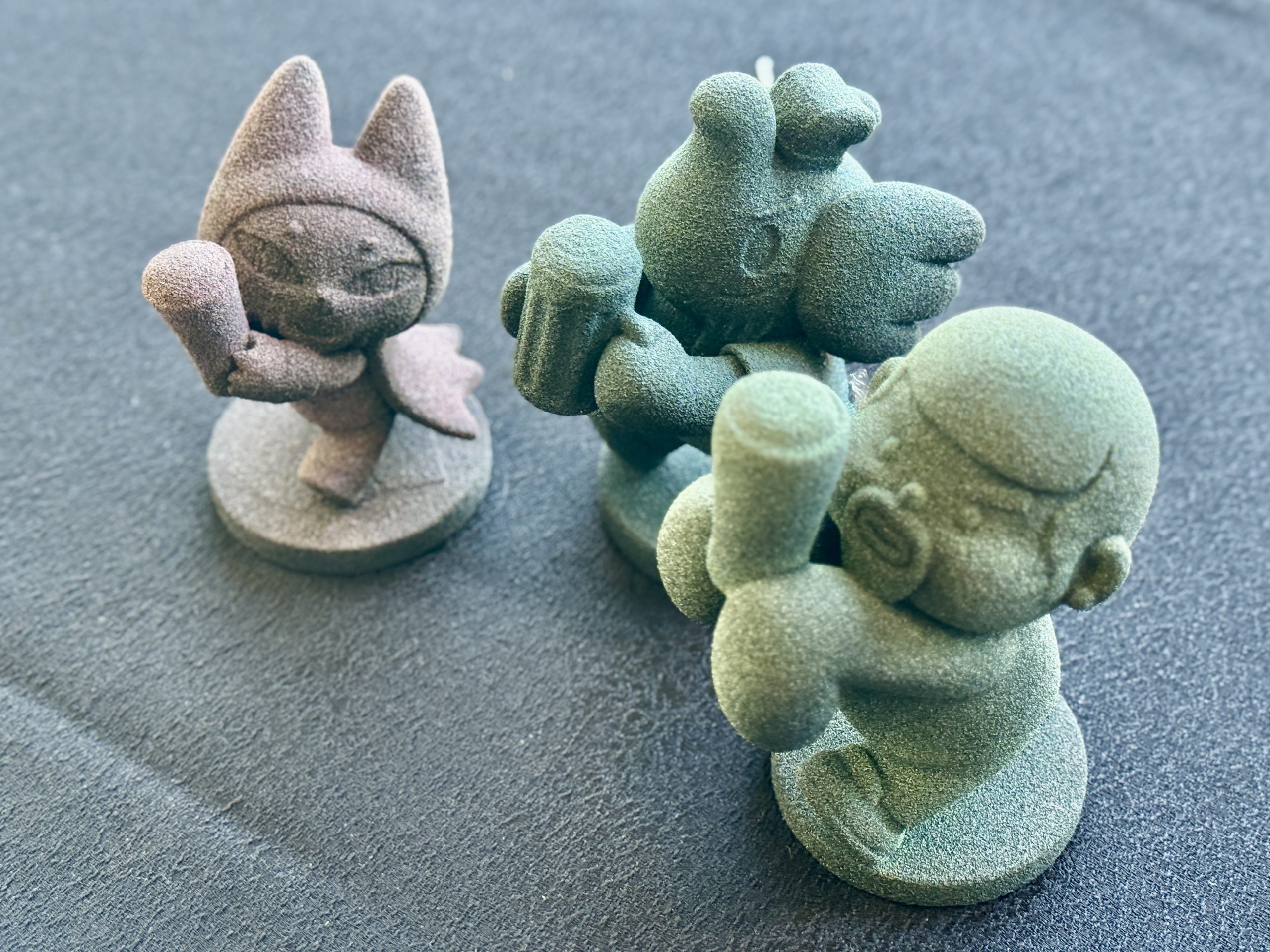 今年玩具展吉祥物發仔、Elfie和Badmeaw,換上劉備、關羽和張飛的造型。PHOTO / Amazing Toy Show 2025