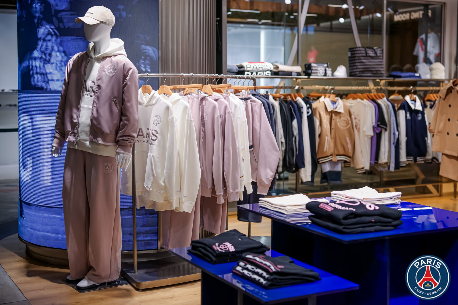 多款PSG與知名品牌及文化代表的聯名系列，亦會在香港專門店發售。PHOTO / PSG