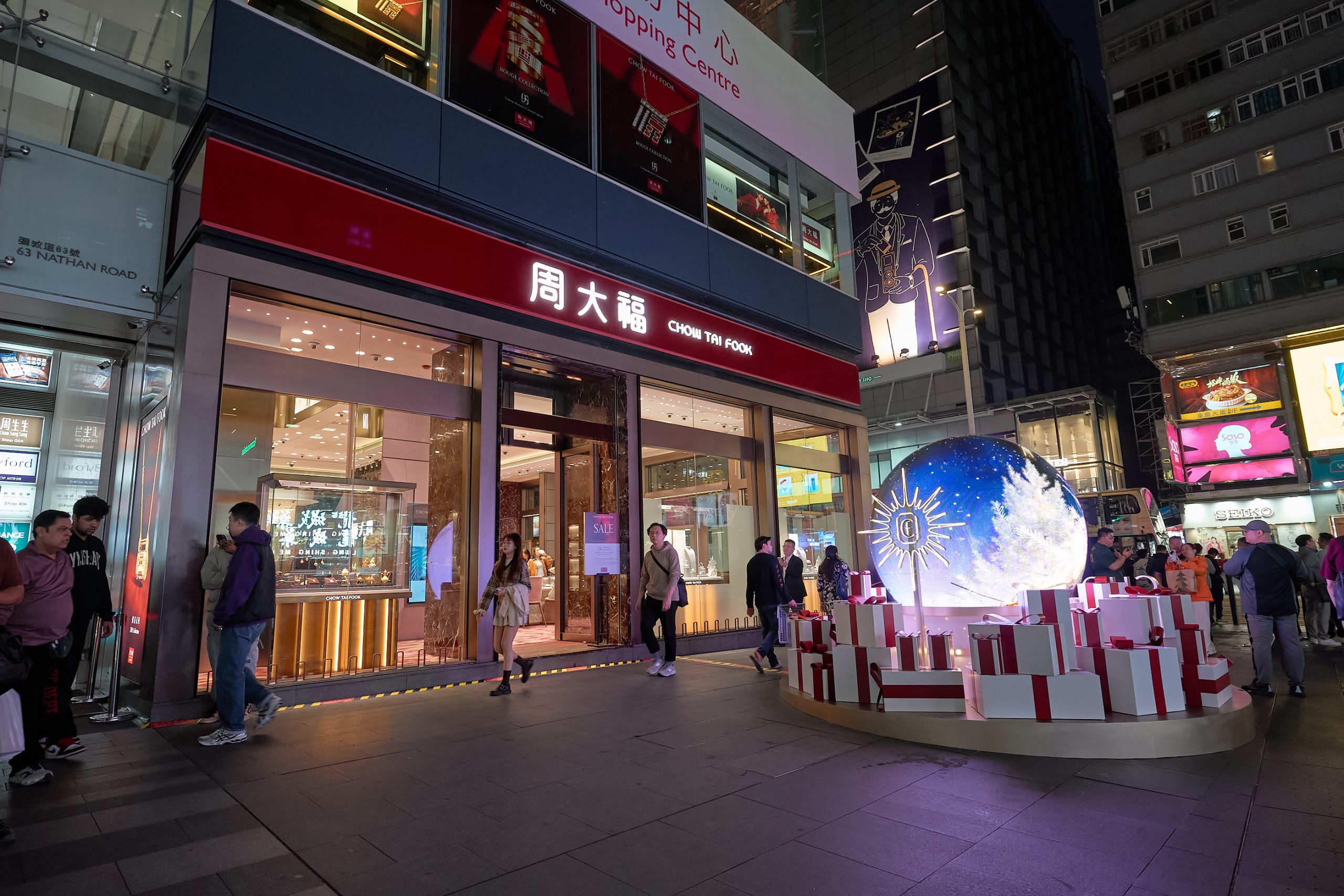 為送上「福」氣的傳統煥發新意，周大福傳福系列的冬日暖意