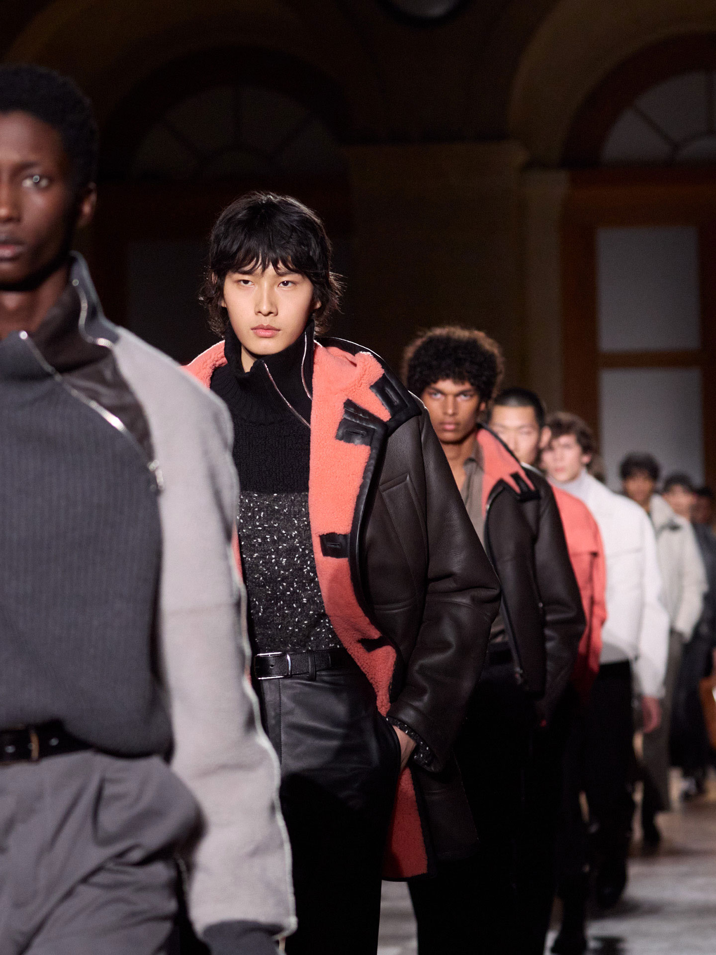 Hermès 2026 秋冬男裝：一場安靜而深遠的告別，Véronique Nichanian 為男裝寫下最後一章