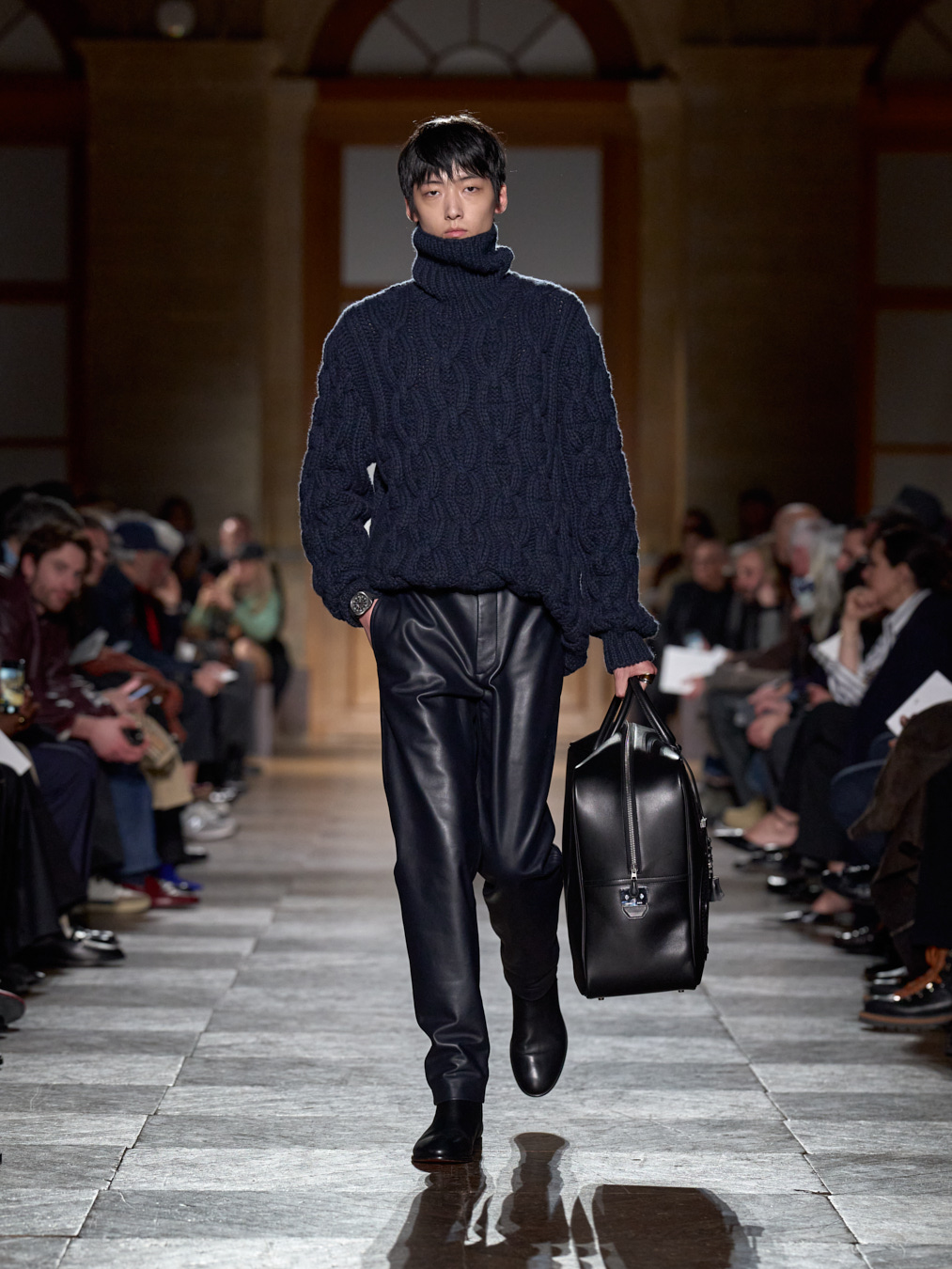 Hermès 2026 秋冬男裝：一場安靜而深遠的告別，Véronique Nichanian 為男裝寫下最後一章