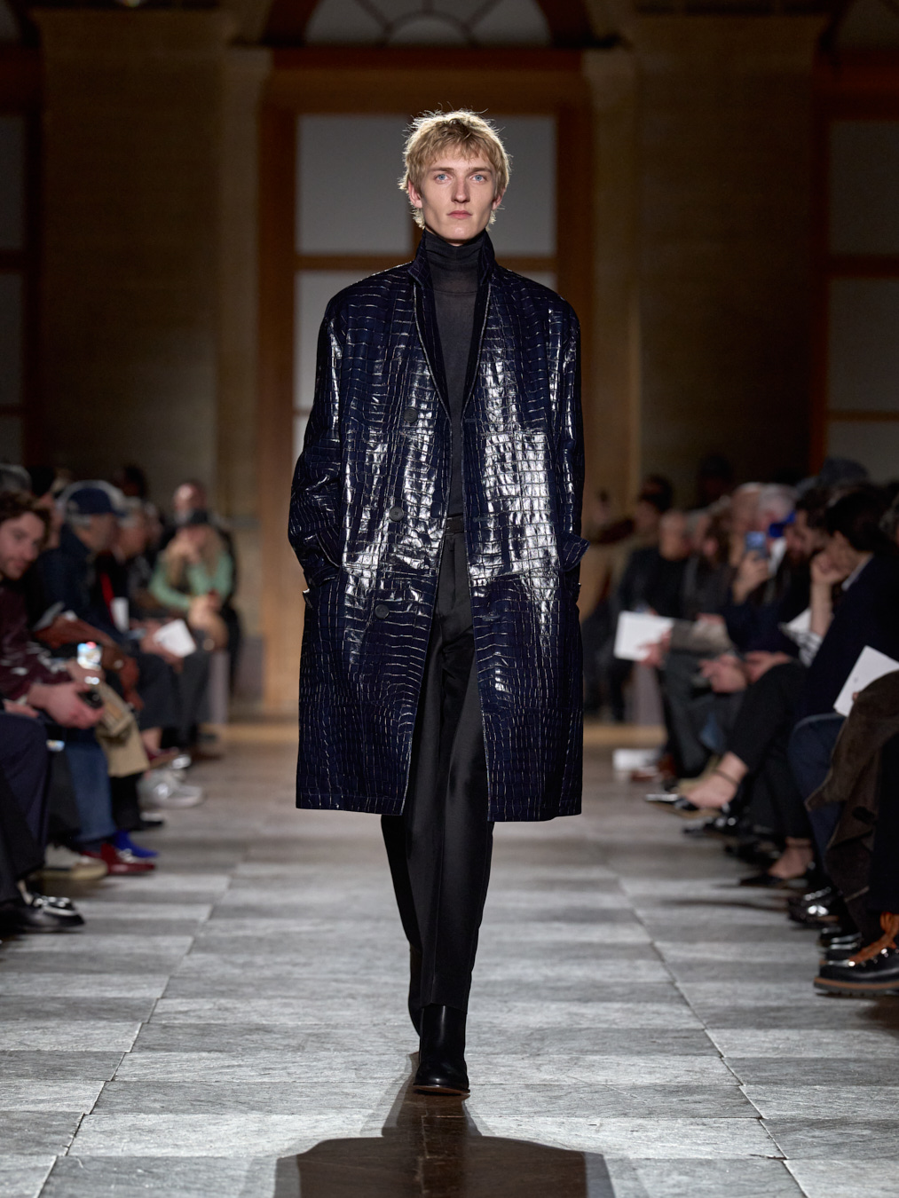 Hermès 2026 秋冬男裝：一場安靜而深遠的告別，Véronique Nichanian 為男裝寫下最後一章