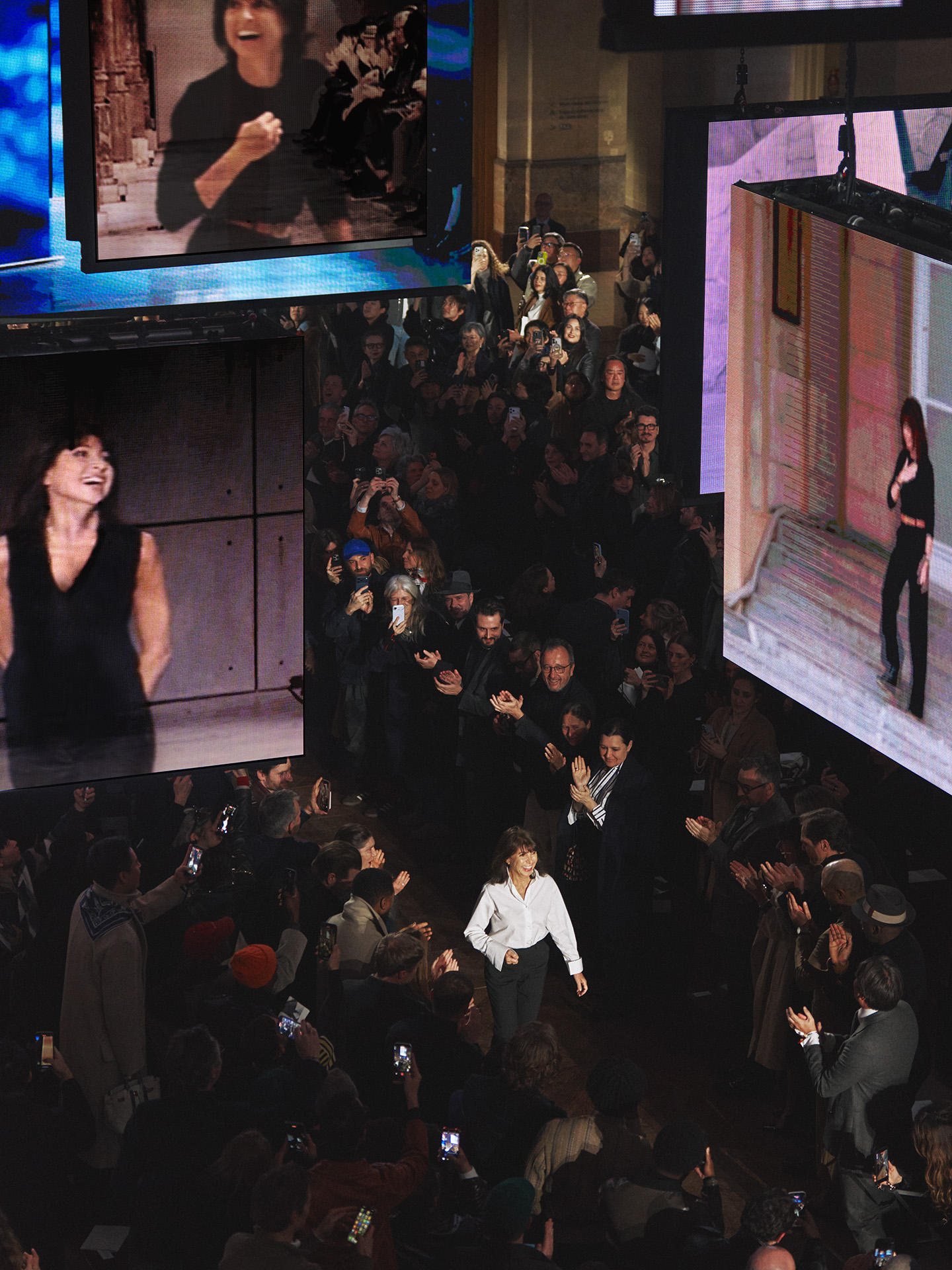 Hermès 2026 秋冬男裝：一場安靜而深遠的告別，Véronique Nichanian 為男裝寫下最後一章