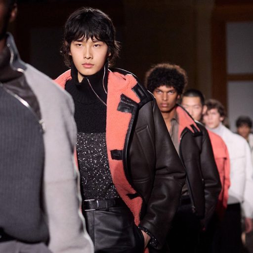 Hermès 2026 秋冬男裝：一場安靜而深遠的告別，Véronique Nichanian 為男裝寫下最後一章