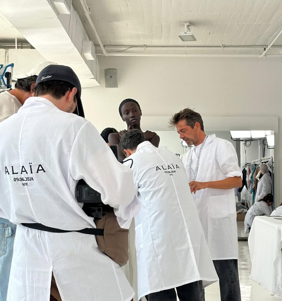 回顧 Pieter Mulier 為 Alaïa 重塑經典 | 一位設計師如何把雕塑美學帶入當代