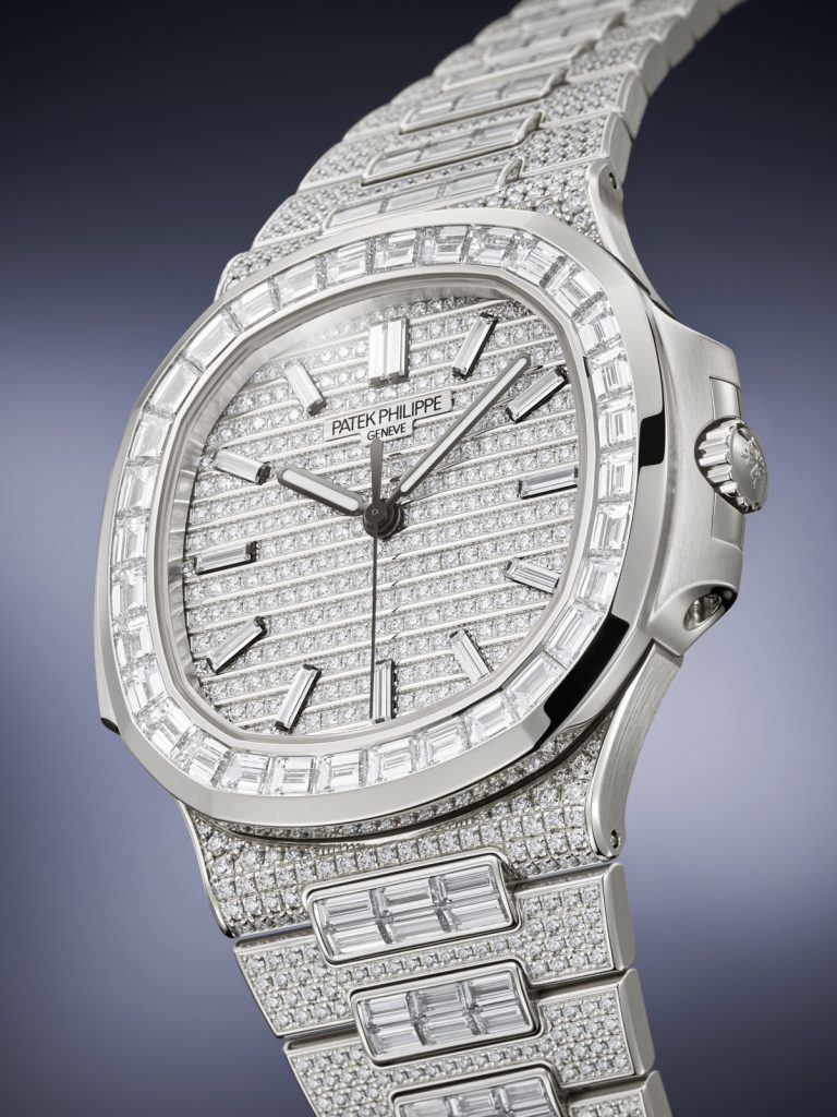 Patek Philippe百達翡麗Nautlus 5811/1460G-001腕錶採用白金舷窗形錶殼錶殼，直徑41毫米，飾有100顆圓鑽，而錶圈則鑲有32顆長方形鑽石。PHOTO/ PATEK PHILIPPE