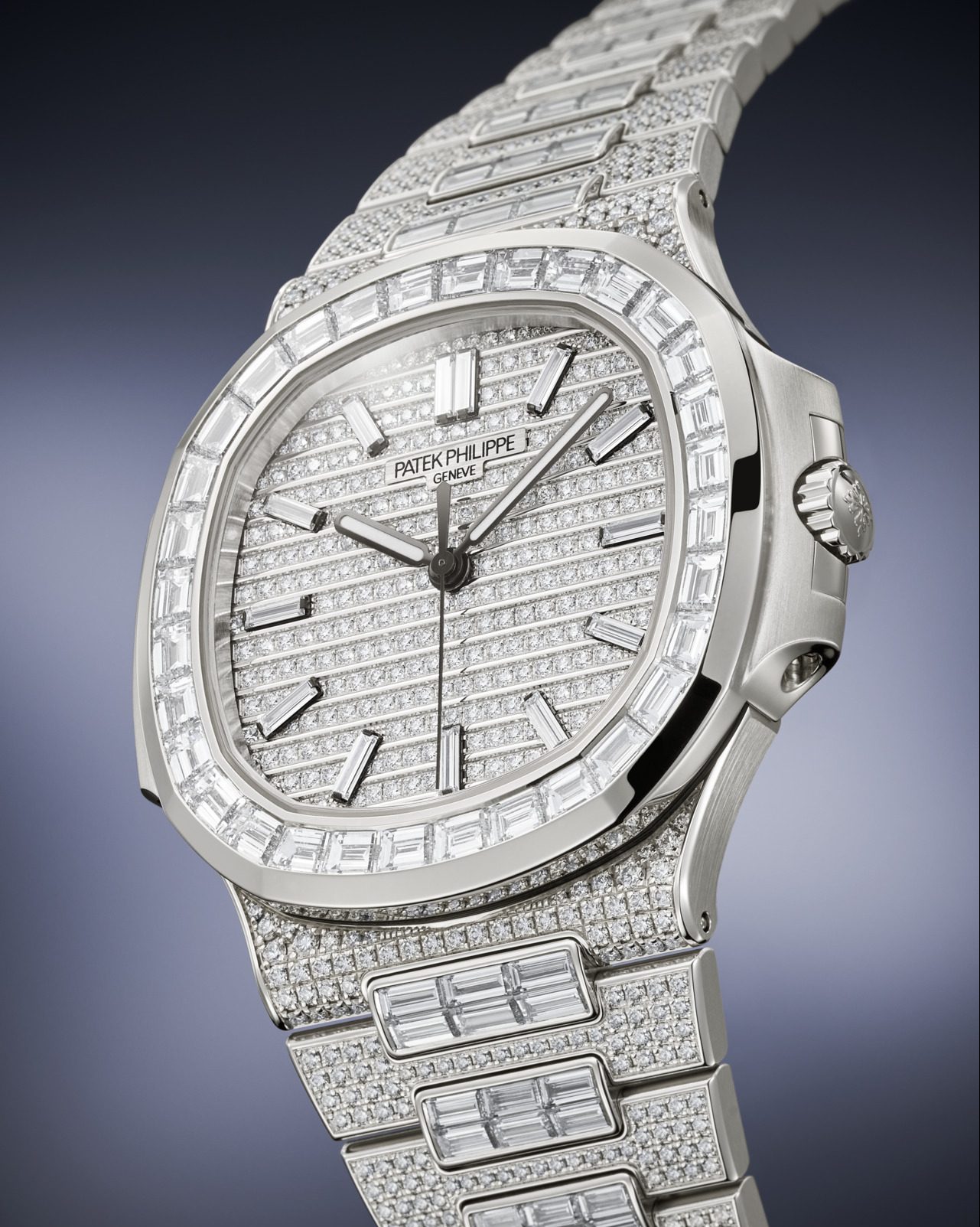 Patek Philippe百達翡麗Nautlus 5811/1460G-001腕錶採用白金舷窗形錶殼錶殼，直徑41毫米，飾有100顆圓鑽，而錶圈則鑲有32顆長方形鑽石。PHOTO/ PATEK PHILIPPE
