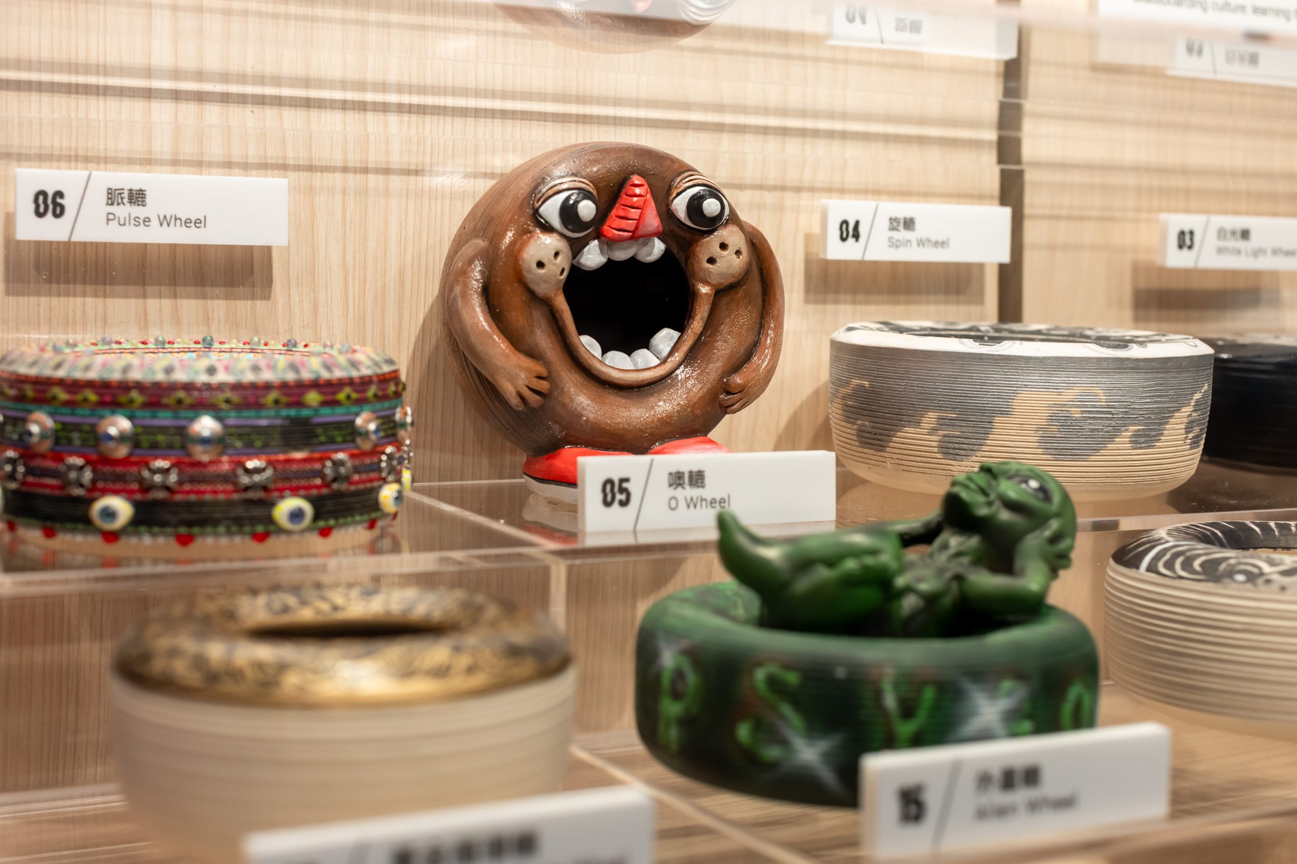 把滑板轆重塑成獨一無二的陶轆作品，呼應滑板文化中從失敗中學習的精神。PHOTO / HKDC