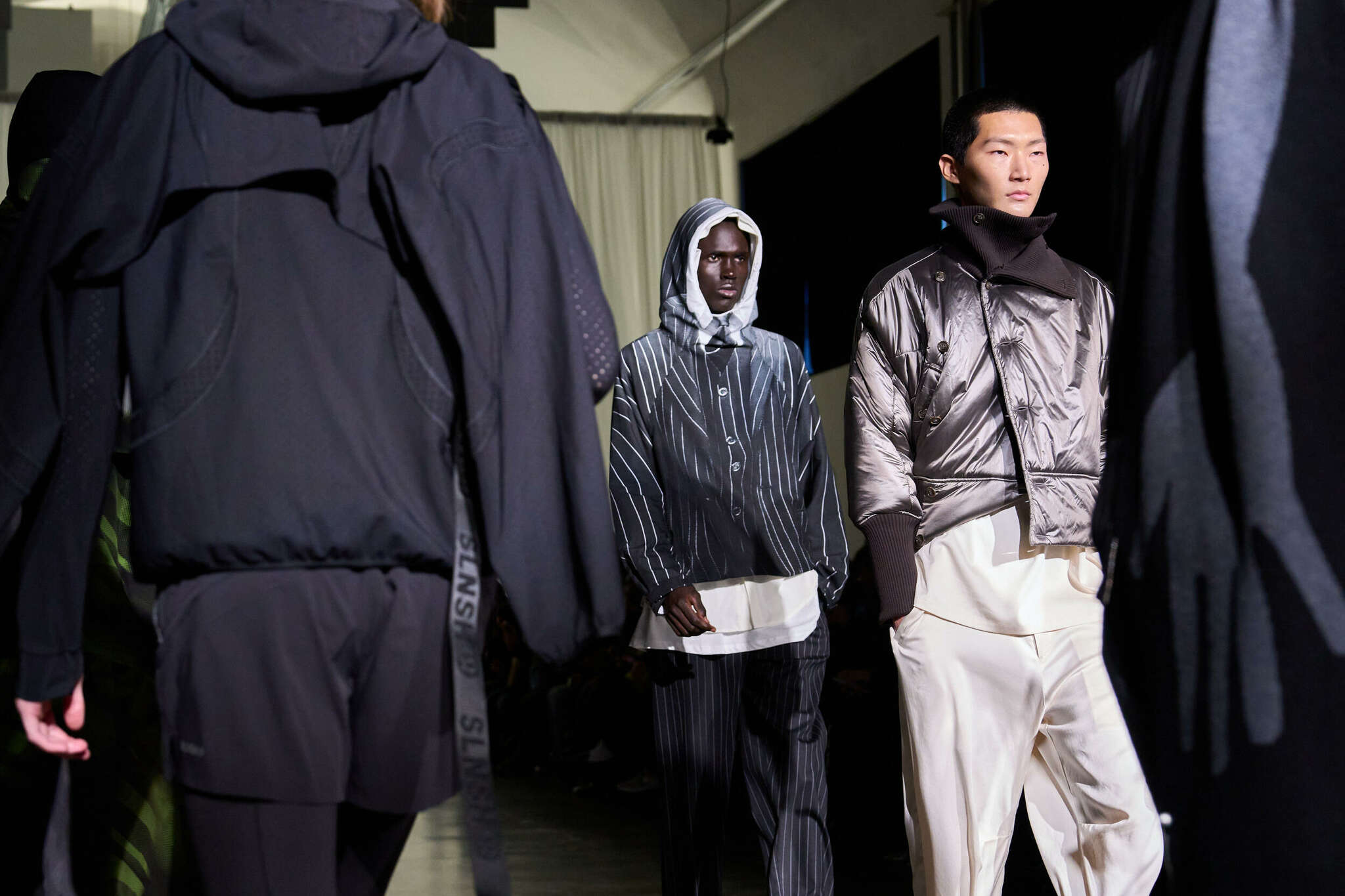 沉浸式時裝秀融合互動與行為藝術