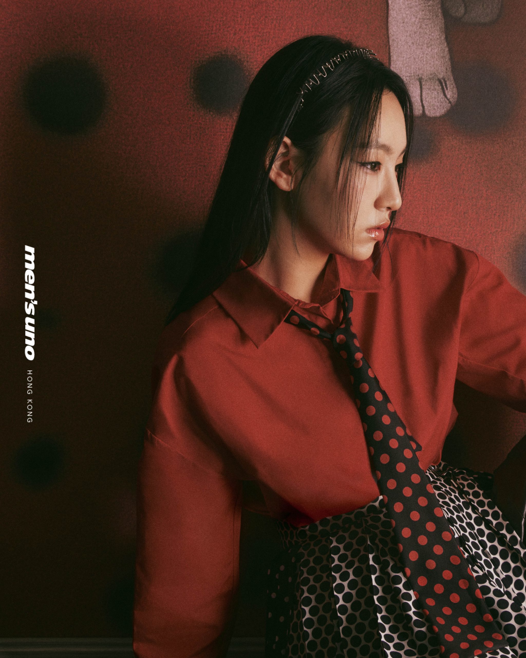 Max & Co. 紅色恤衫、黑白波點圖案半截裙及紅色波點圖案領呔