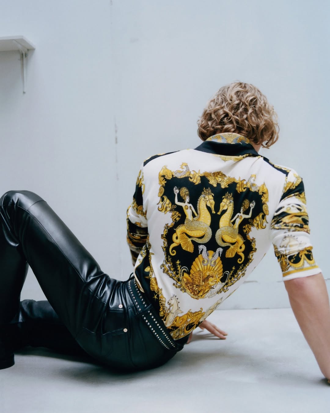 Pieter Mulier 正式入主 Versace | 在頻繁人事震盪後，意式性感將迎來怎樣的新時代？