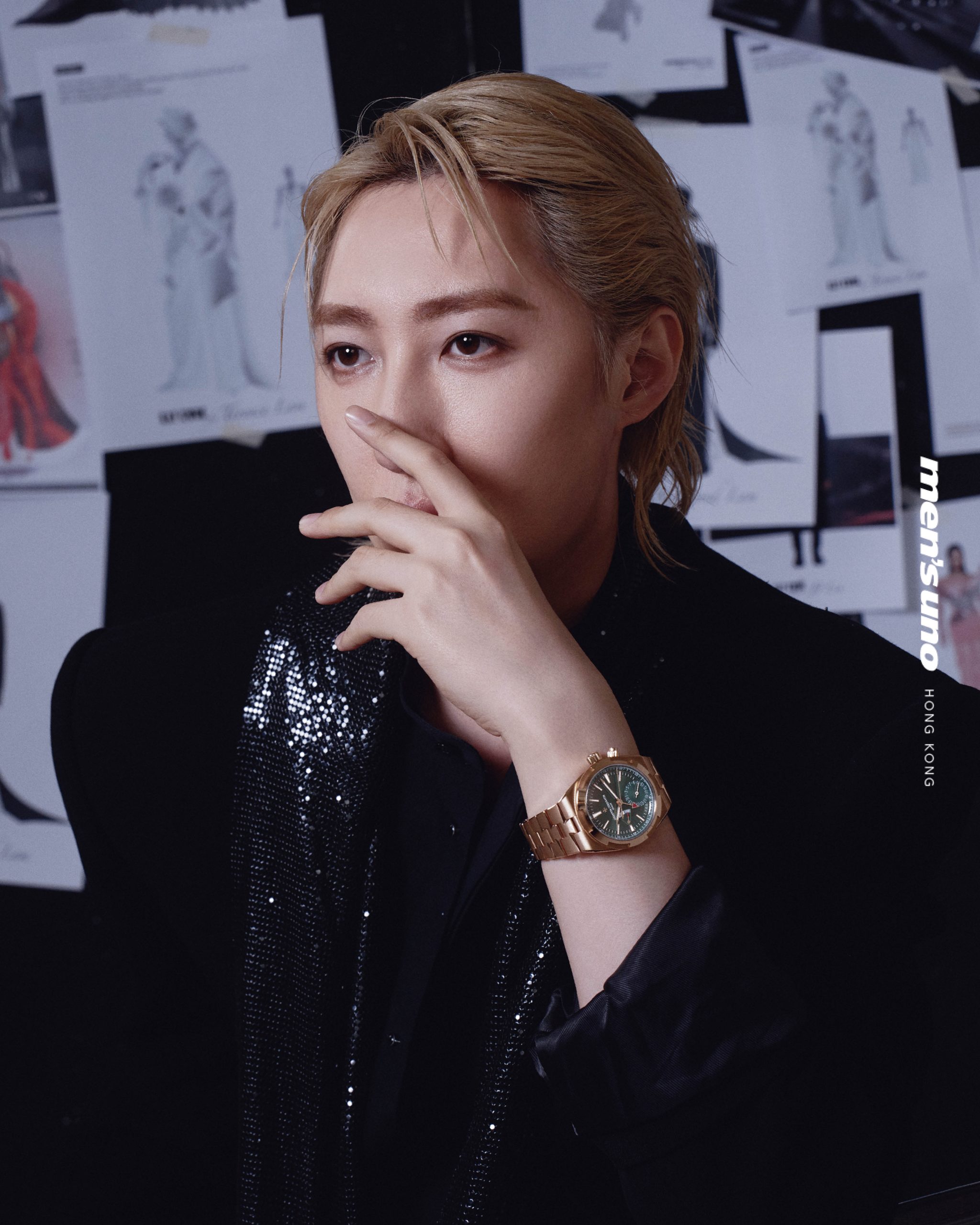 KWK by Kay Kwok黑色西裝外套；Vacheron Constantin Overseas 深綠色粉紅金兩地時間腕錶