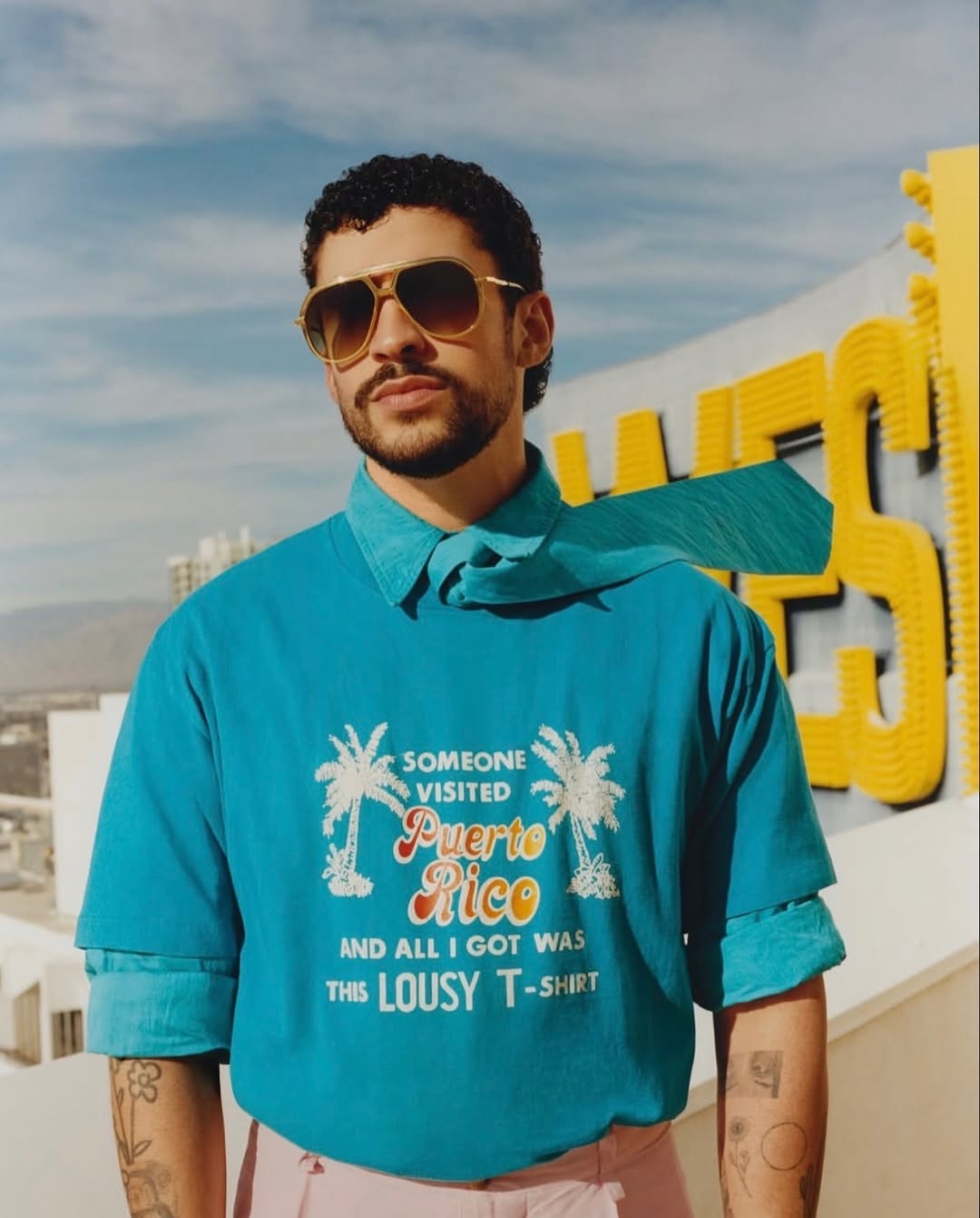 Bad Bunny穿搭風格解構｜從Custom Zara到Schiaparelli，他如何改寫男裝規則？