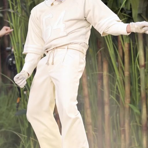 Bad Bunny穿搭風格解構｜從Custom Zara到Schiaparelli，他如何改寫男裝規則？