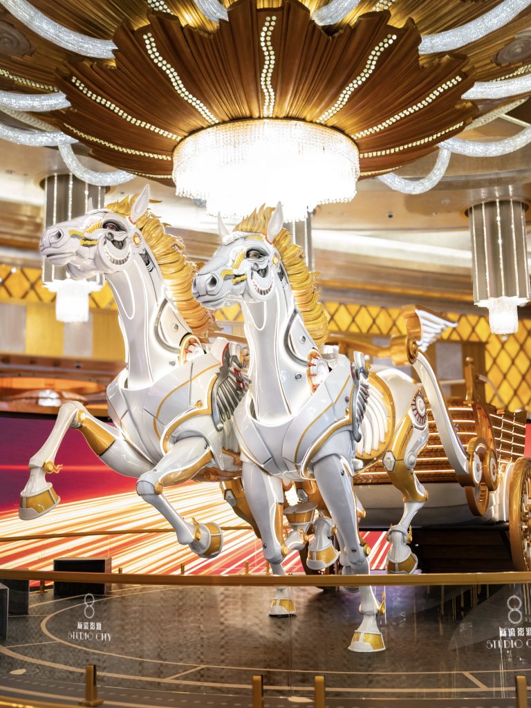 傳統文化×裝置藝術×互動科技 | 澳門新濠影滙駿步騰飛迎新歲