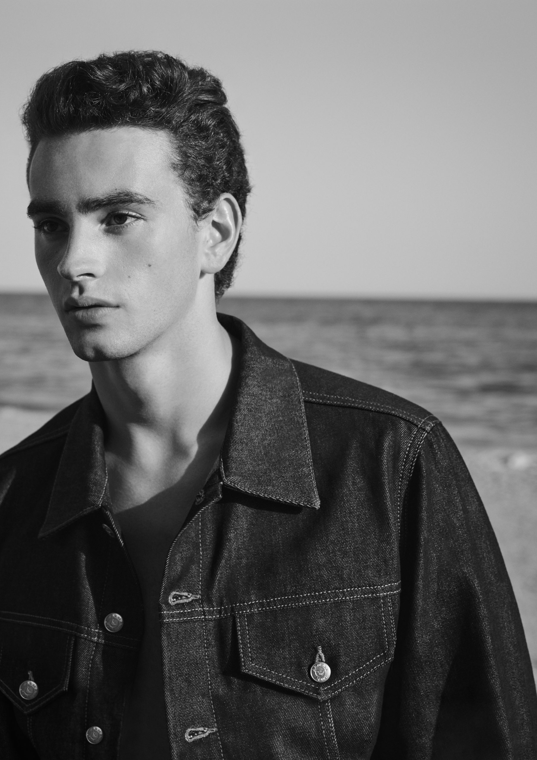 歷史的輪廓與真實個性的自我流露，Emporio Armani 2026春夏系列Armani Jeans面世