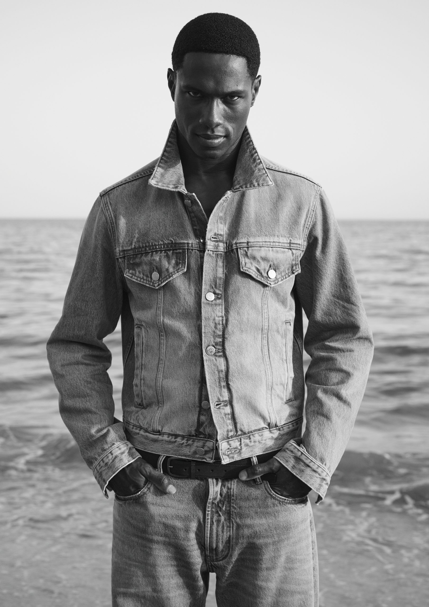 歷史的輪廓與自我個性的真實流露，Emporio Armani 2026春夏系列Armani Jeans面世