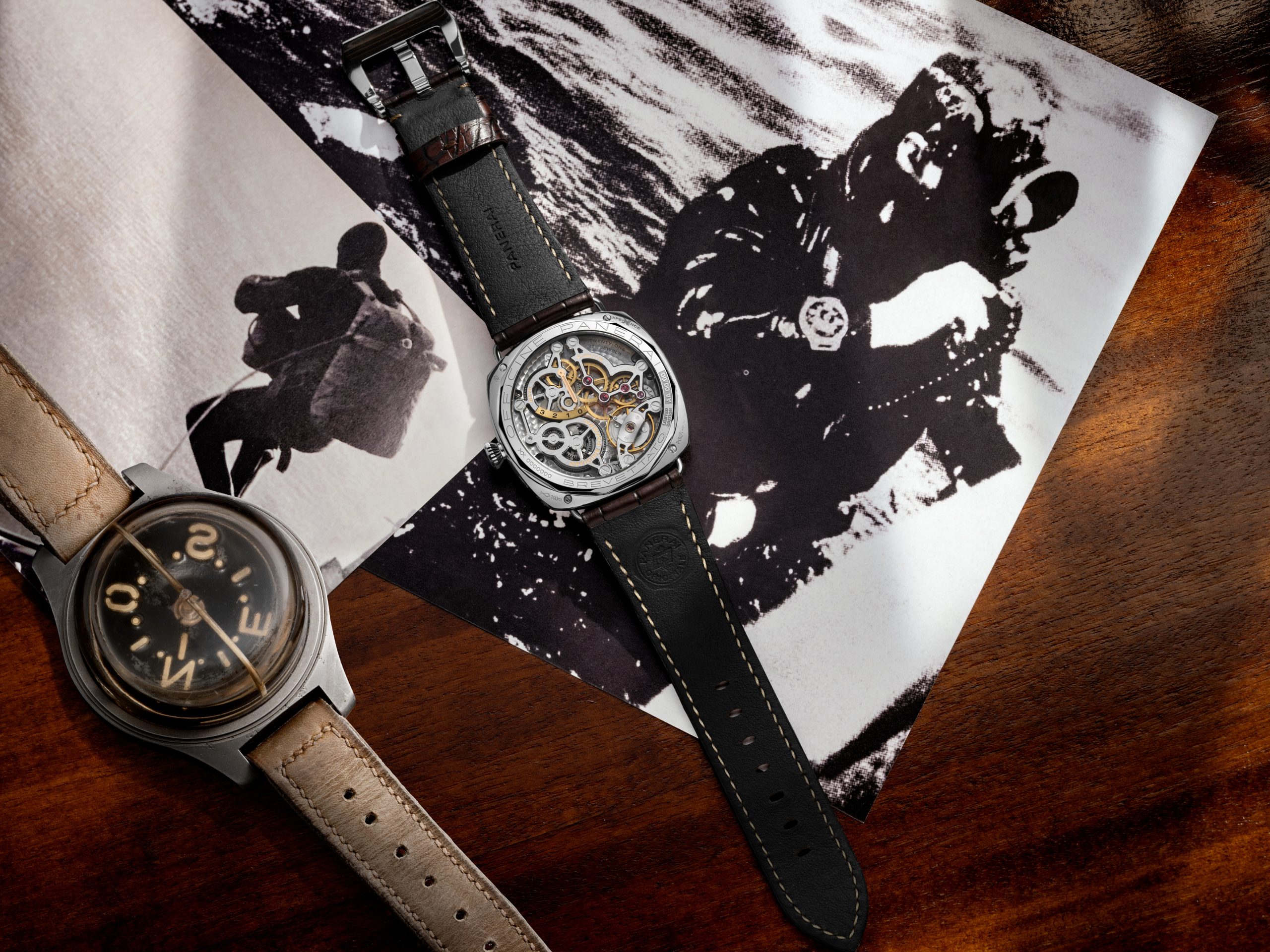 Radiomir Viaggio nel Tempo 體驗版腕錶 PAM01730搭載P.3001/10 手動機芯，鏤空夾板飾以珍珠圓紋打磨，透視機芯結構及擺輪運轉;錶背 設有動力儲存顯示裝置，保持錶盤佈局簡潔，兼備實用功能。PHOTO/ PANERAI