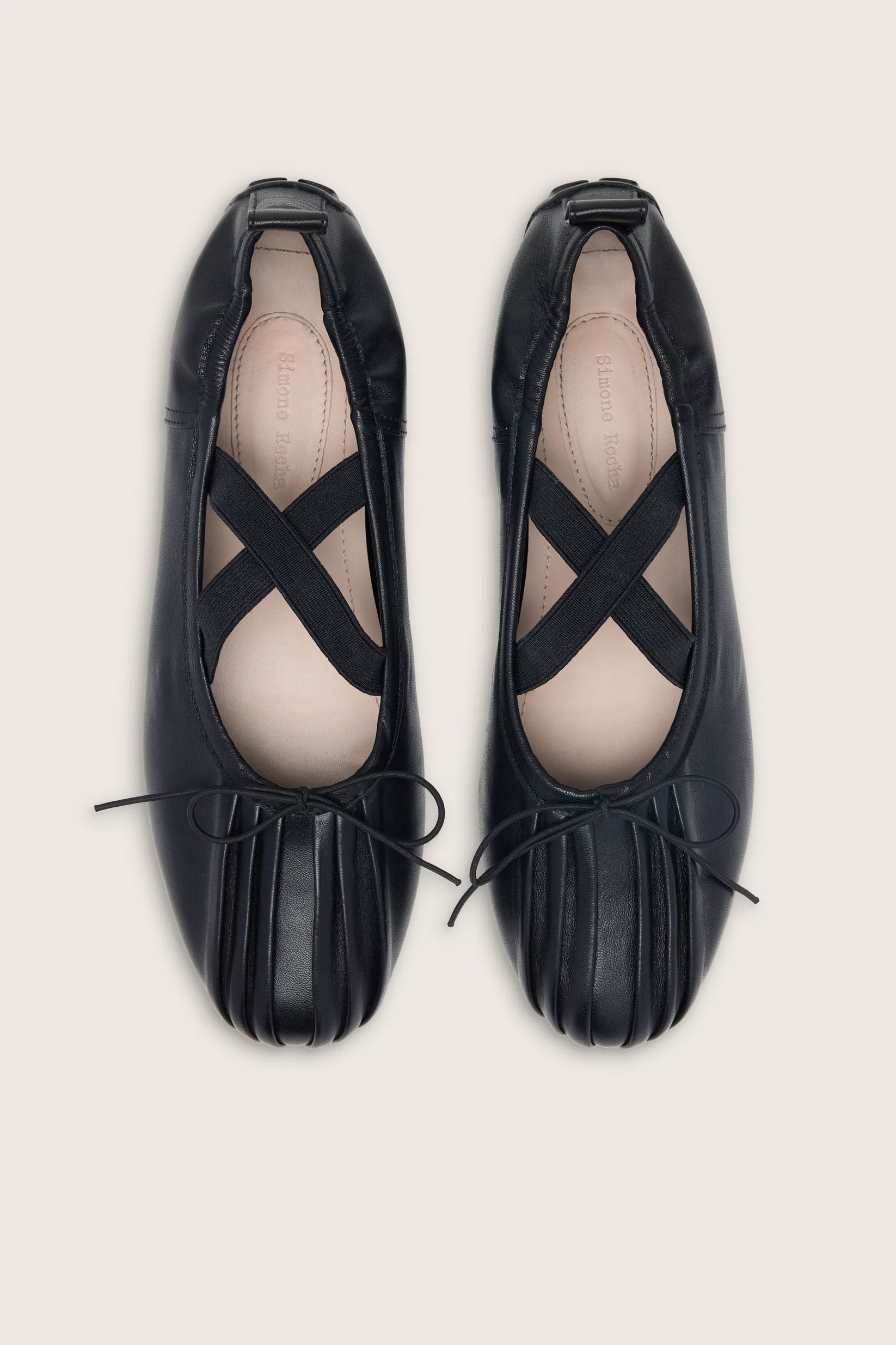 芭蕾舞鞋成男星新寵 | 從Dior Men到CHANEL，為何男生也開始穿Ballet Flats？