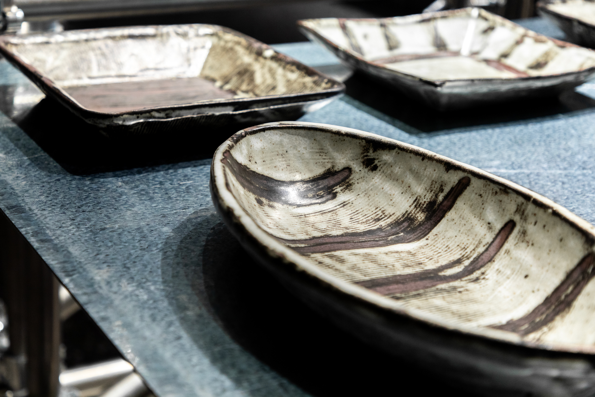 展覽歡迎參觀人士觸摸展品，感受藝術家所灌注的生命力。PHOTO / BELOWGROUND