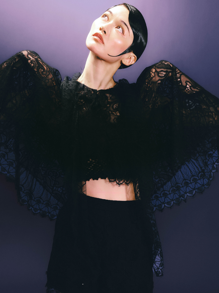 瀟灑自若｜ELIZABETH鄧濤：「我心目中的幸福，是希望自己可以活得瀟灑自在，並繼續以一種好玩有趣的方式在這個世界流動。」