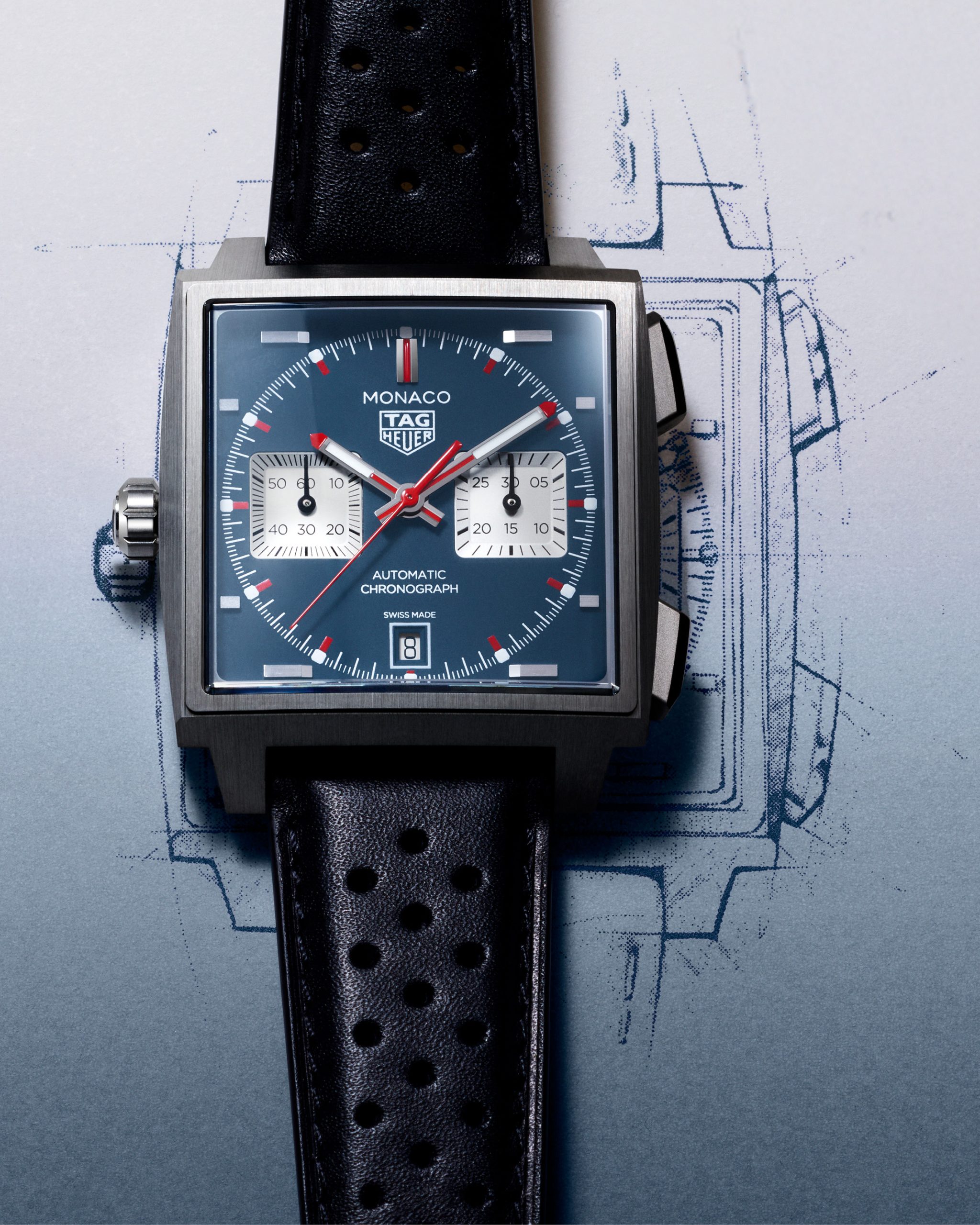 鈦金屬錶殼稜角線條鮮明，構造帶有柔和弧度，貼合手腕線條，佩戴舒適。PHOTO/ TAG HEUER