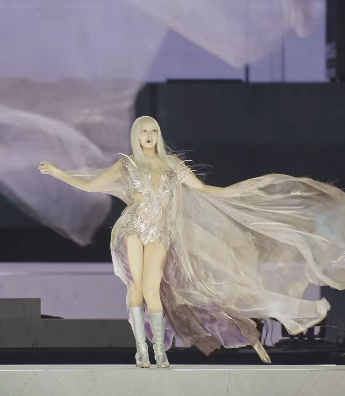 Coachella 2026舞台造型放送 | Sabrina Carpenter、Justin Bieber與BIGBANG等如何重塑明星穿搭語言