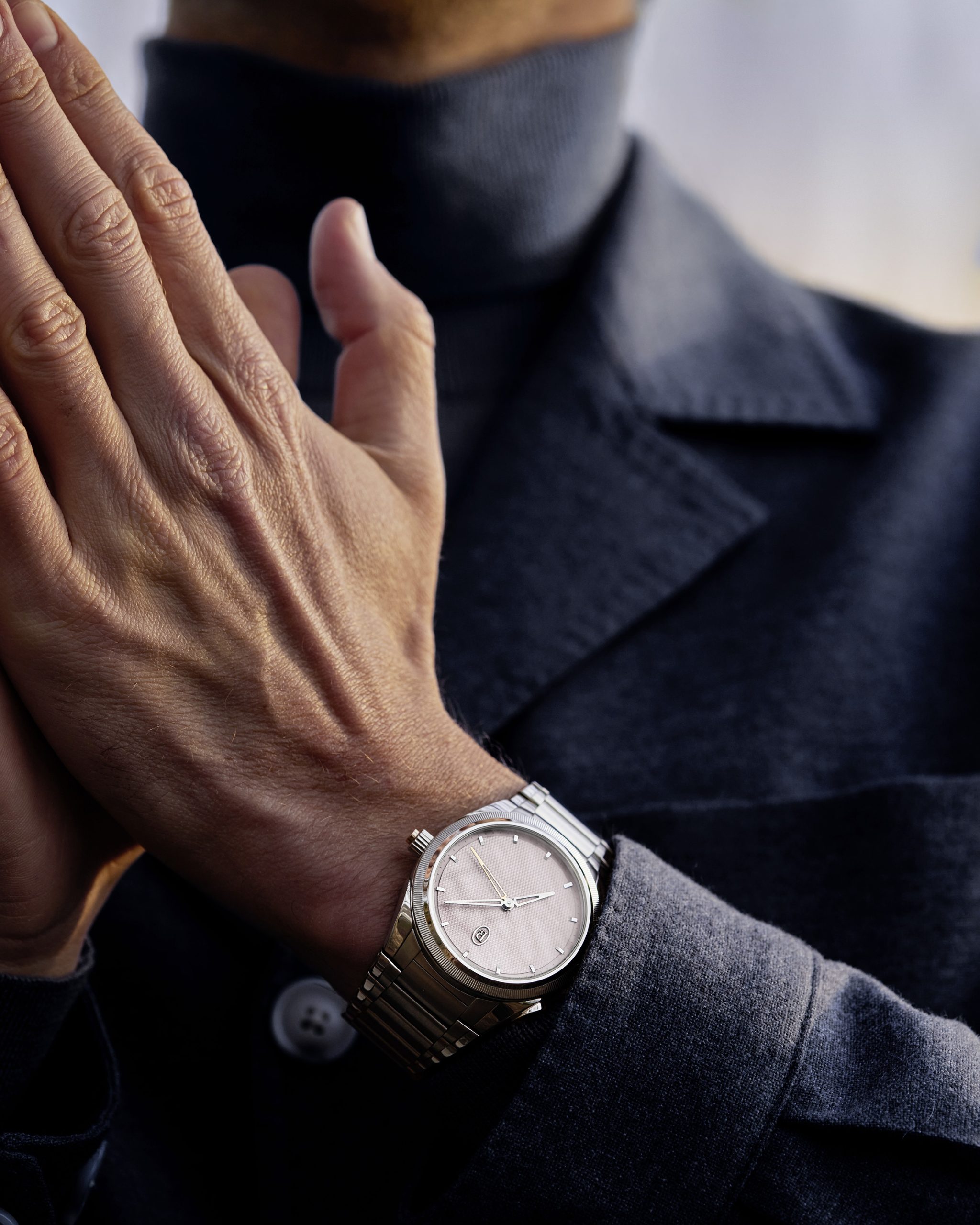 錶盤色澤接近膚色，能配襯正式西裝、休閒裝、冬裝和夏日休閒裝穿戴。PHOTO/ PARMIGIANI FLEURIER