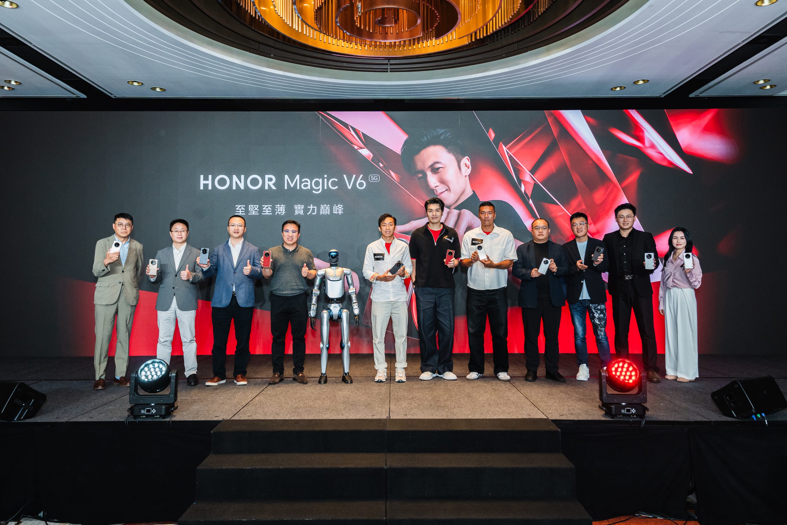 HONOR早前為HONOR Magic V6舉行發佈會,並邀請曹星如、陳肇麒及張小倫三位香港體壇傳奇名將出席。PHOTO / HONOR