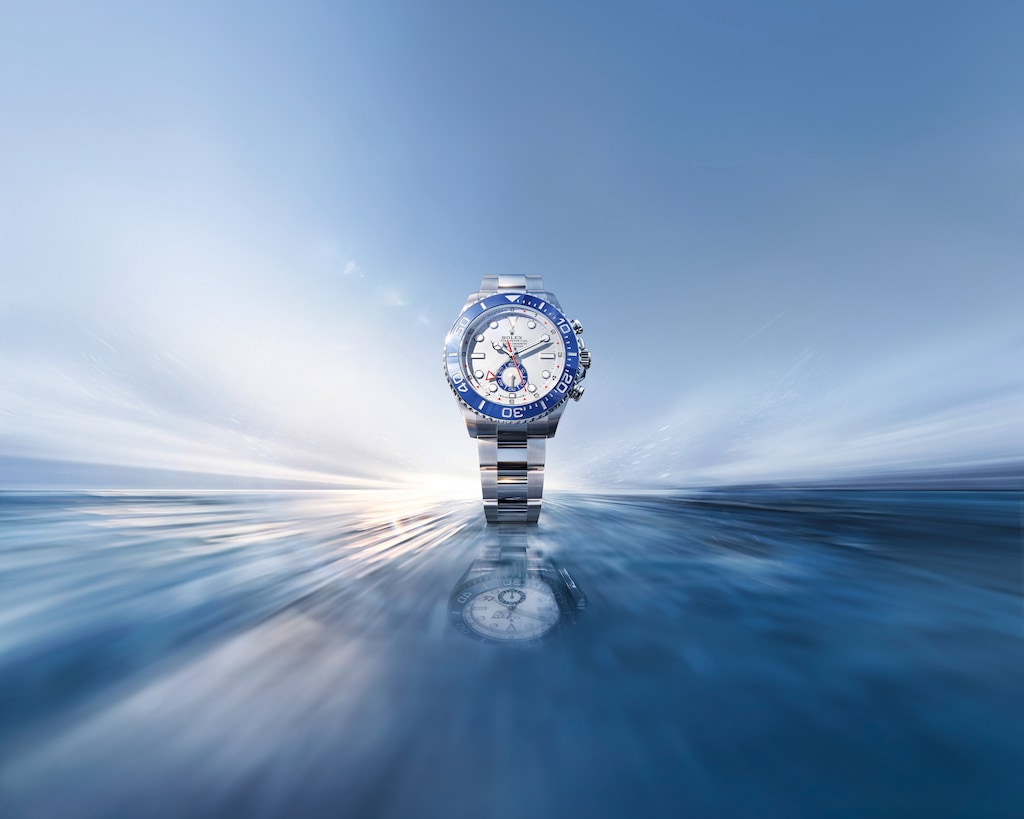 新一代Oyster Perpetual Yacht-Master II腕錶搭載全新4162型自動計時機芯，錶盤佈局和操作方式經過重新設計。PHOTO/ ROLEX