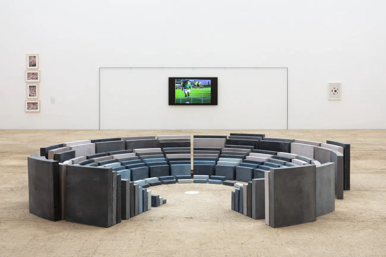 藝術家以球場為靈感塑造成大型裝置，是《Football and Art》焦點展品之一。PHOTO / Museo Jumex