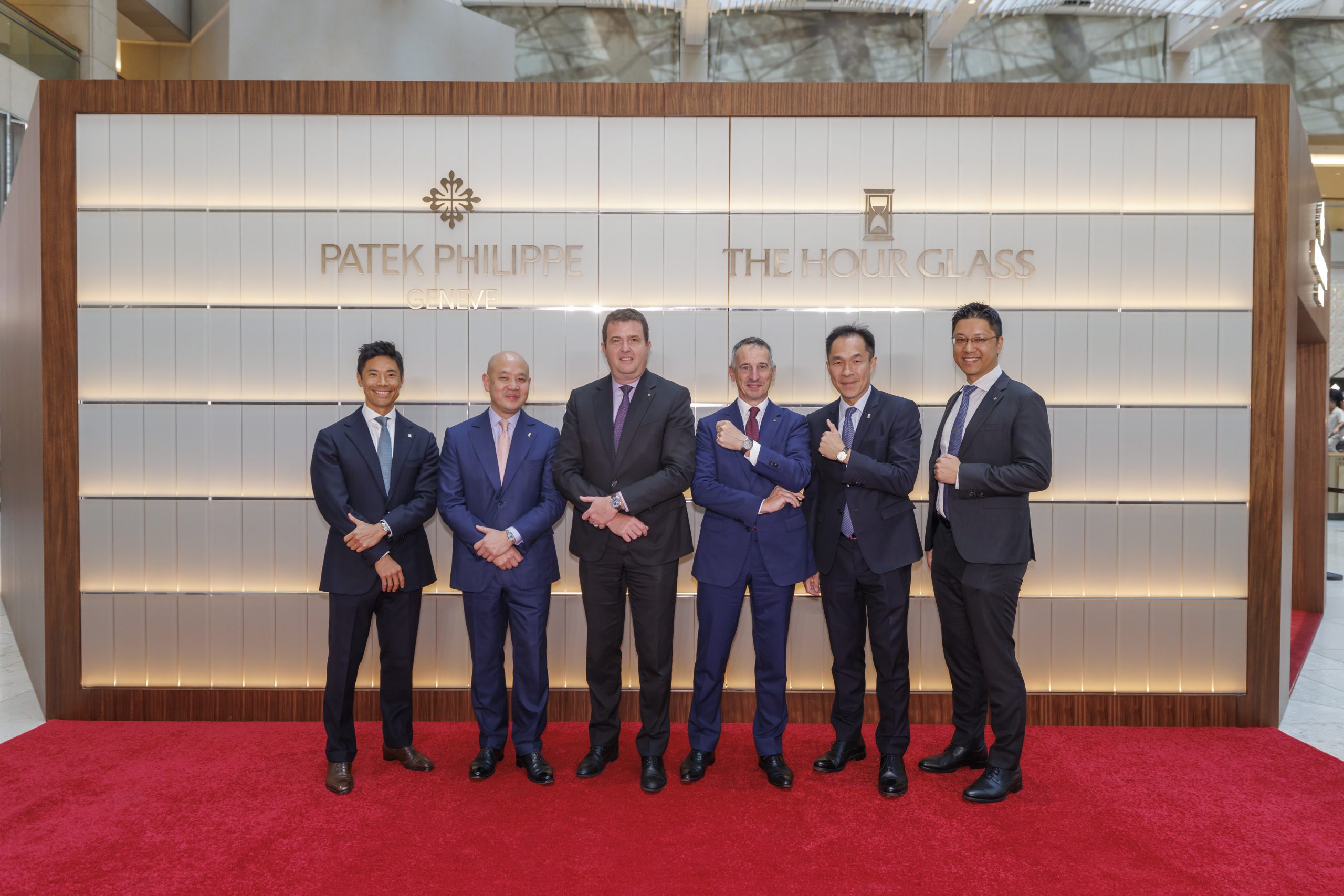 The Hour Glass(香港)有限公司總經理Darryl Mak先生、The Hour Glass集團董事總經理Michael Tay先生、百達翡麗執行長Laurent Bernasconi先生、百達翡麗商務及市場總監Jerome Pernici先生、The Hour Glass集團總經理Norman Ho先生、百達翡麗香港有限公司董事總經理Kevin Lau先生。PHOTO/ PATEK PHILIPPE