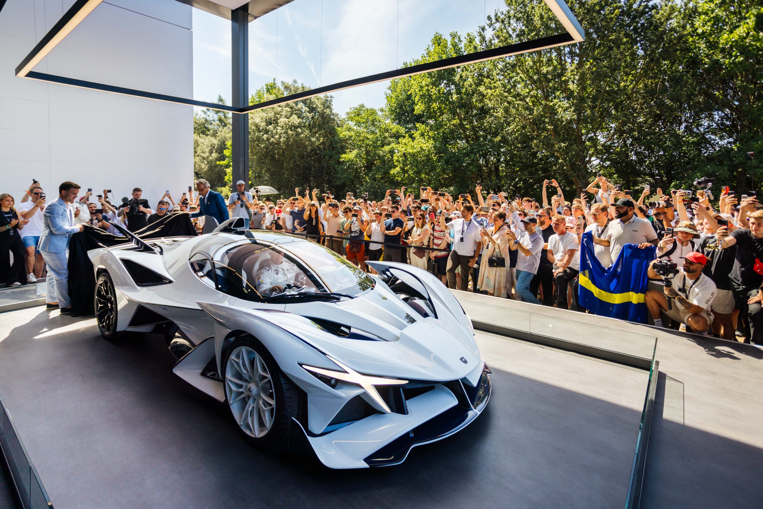 Apollo Automobil早前在Goodwood Festival of Speed公佈首款量產Apollo Evo: Caribbean Dragon。PHOTO / Apollo Automobil