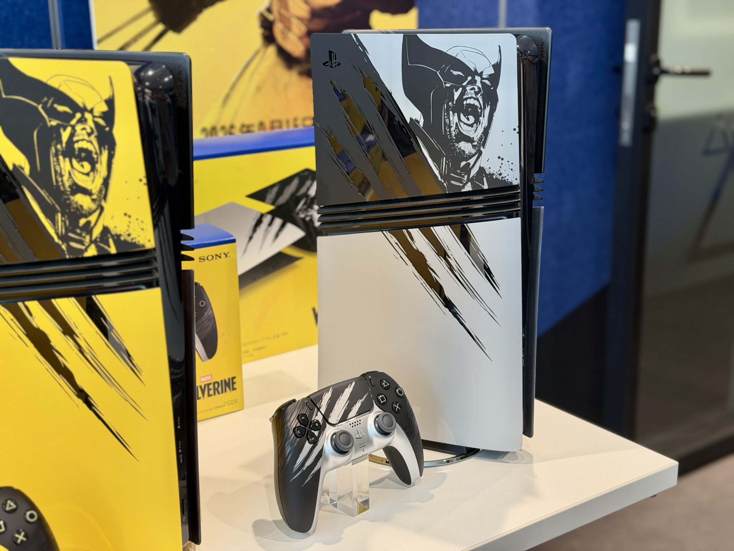 銀色版主機護蓋只限PS5 Pro版本，而DualSense無線控制器將獨立發售。PHOTO / men's uno HK