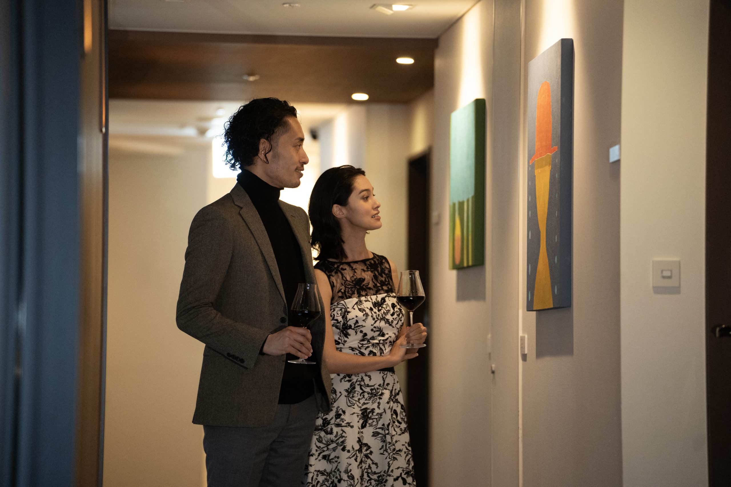 掛上不同畫作的Corridor Gallery，為住客營造猶如遊覽美術館的體驗。PHOTO / Park Hotel Tokyo
