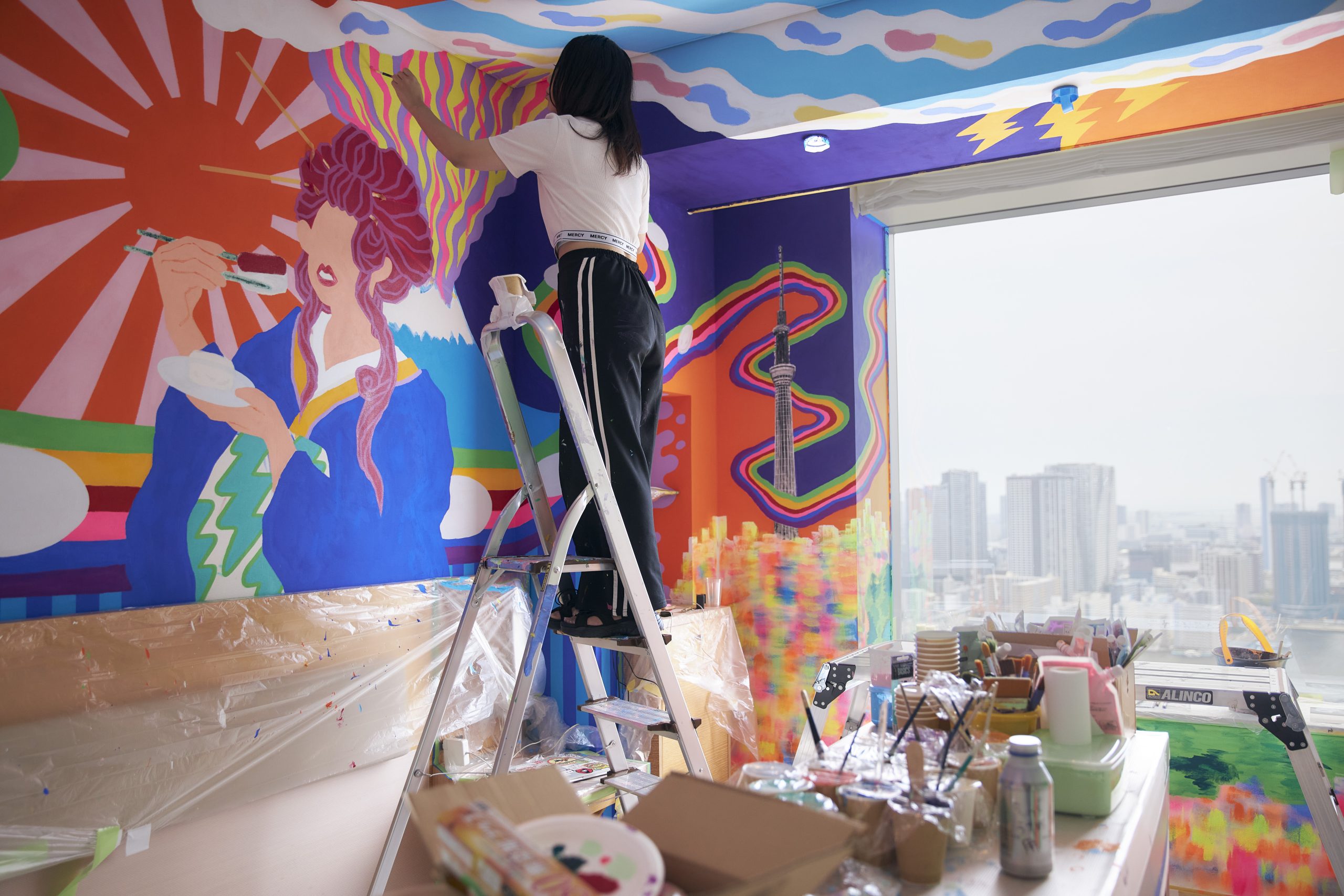 酒店在2012年起啟動Artist in Hotel計劃，邀請不同藝術家進駐客房進行實地創作。PHOTO / Park Hotel Tokyo