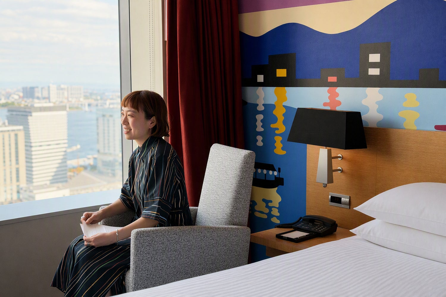 Ayairo是其中一位參與Artist in Hotel計劃的藝術家，過往多以日本里山風景、夏祭記憶與自然光影為靈感。PHOTO / Park Hotel Tokyo
