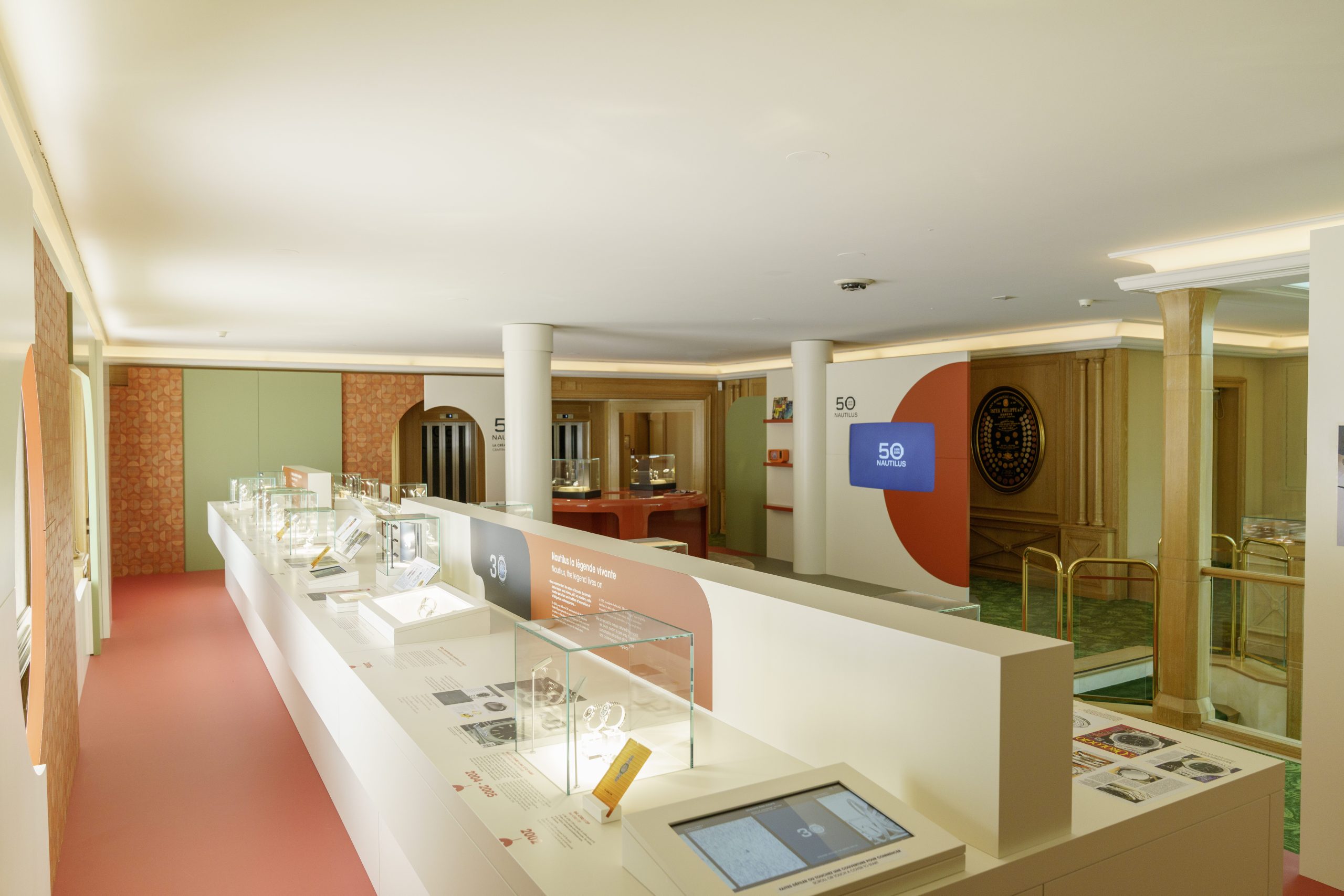 Patek Philippe百達翡麗Nautilus系列鐘錶50周年紀念主題展覽 空間，內容按時序展示Nautilus系列鐘錶演變歷程。PHOTO/ Patek Philippe