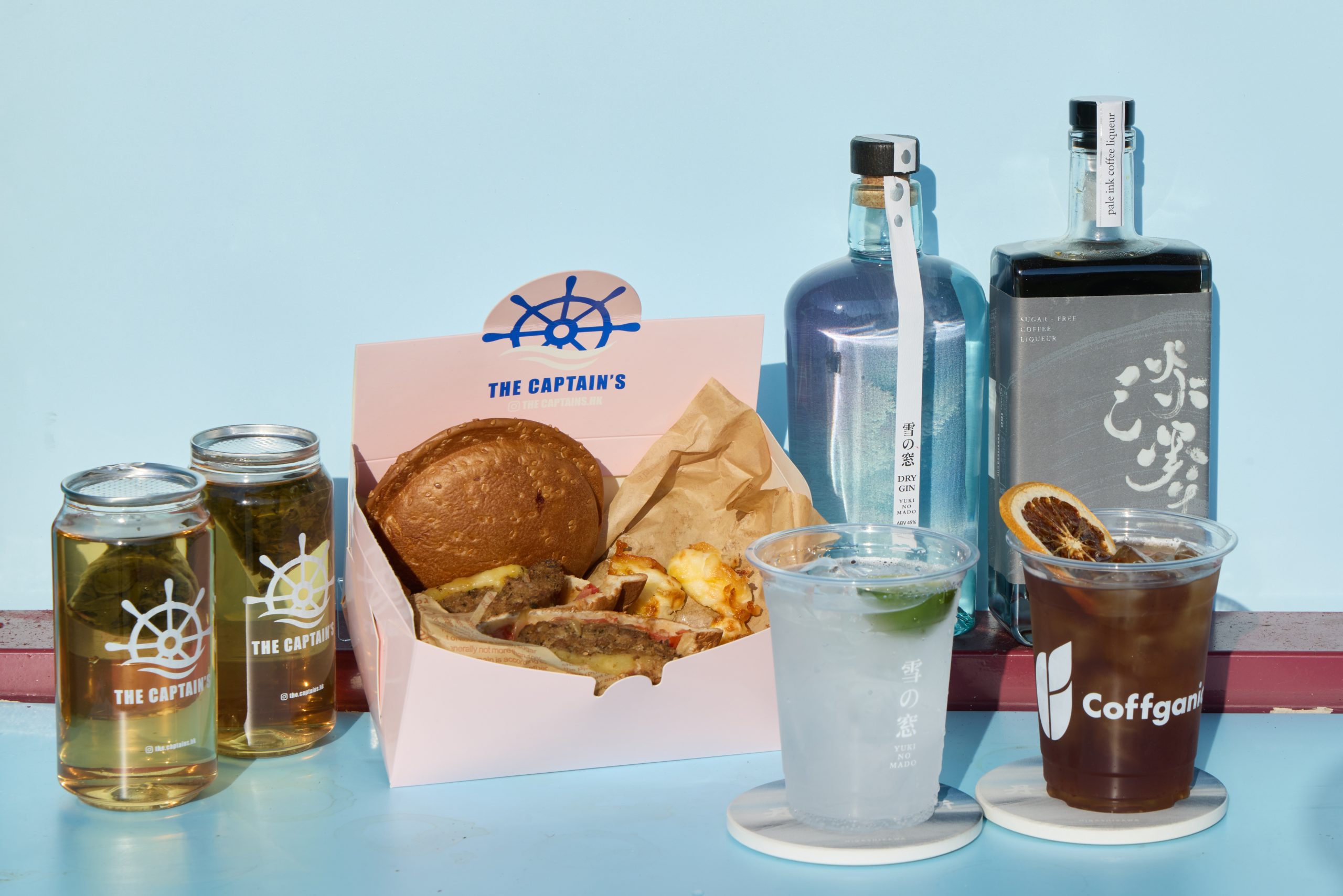 Coffganic聯同淡墨在野餐節期間推出飛碟漢堡及Ink Libre Yuki Tonic。PHOTO / Courtesy of West Kowloon Cultural District Authority