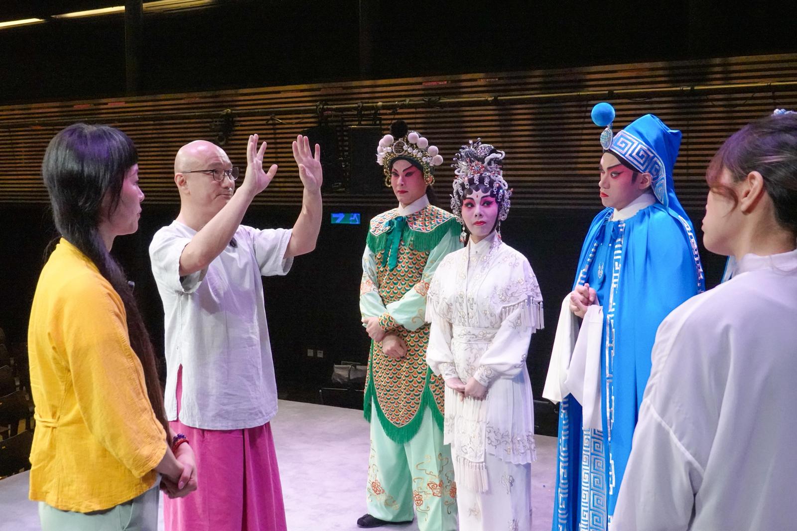 茶館新星劇團參與由著名崑劇表演藝術家溫宇航及劉伽后親授之崑劇大師班。PHOTO/ WEST KOWLOON CULTURAL DISTRICT AUTHORITY